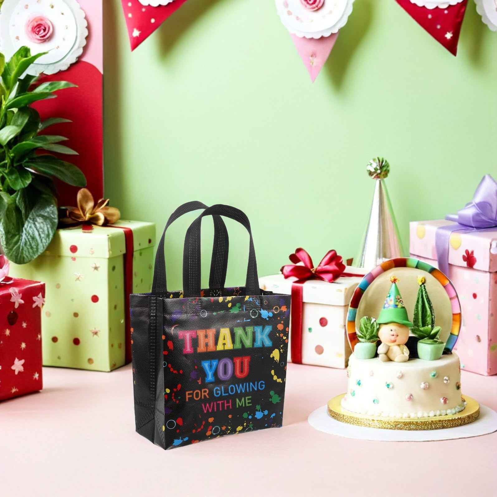 GARIOUANS 30 Piezas Bolsas de Obsequio No Tejidas para Fiestas de Cumpleaños con Asas, 30 Unidades, Diseño con Dibujos Animados, Reutilizables y Resistentes para Dulces y Recuerdos en