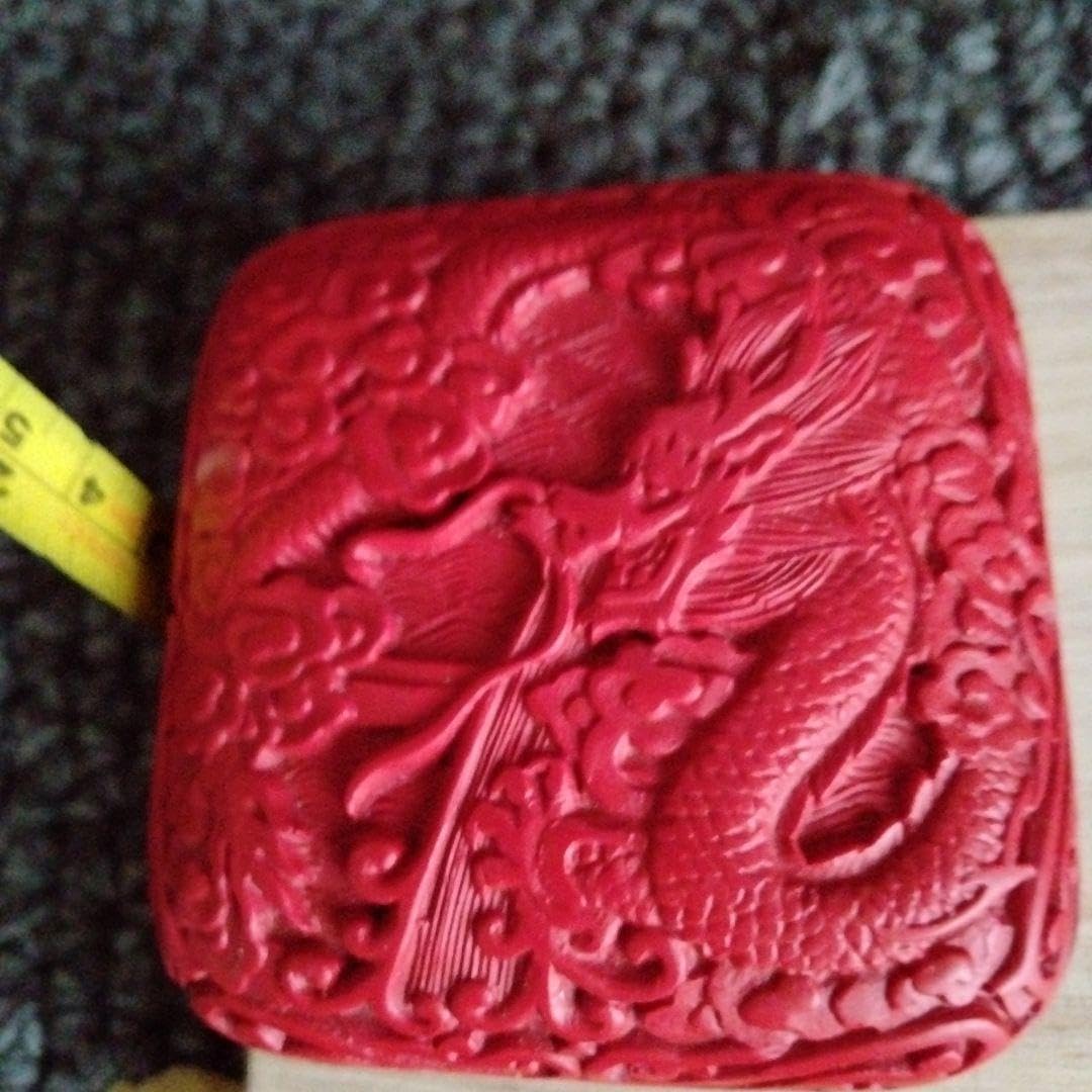 旧蔵した中国骨董古い唐物 龍雲 彫漆堆朱大きめ茶道御香合、