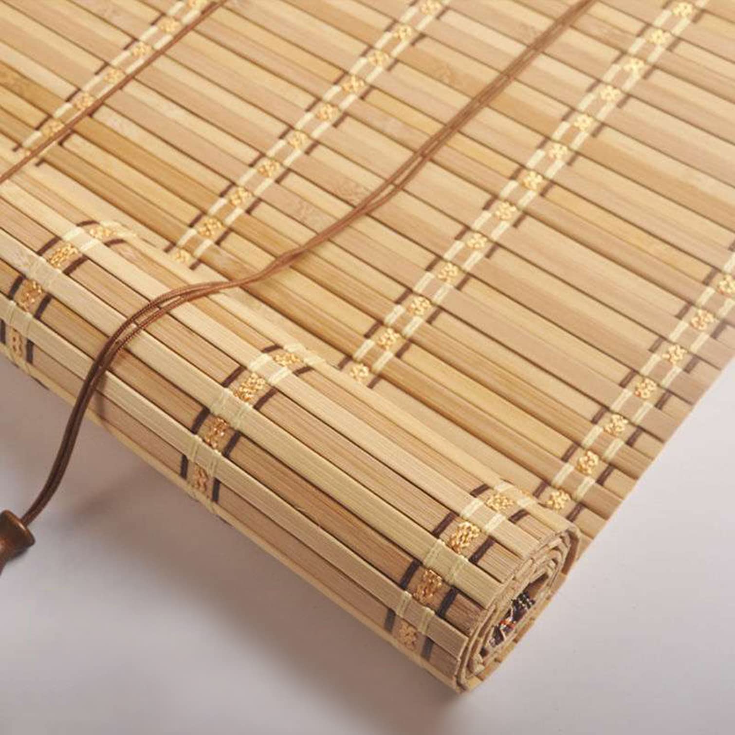 Store romain filtrant la lumiere en bois pour eliminer le vis-a-vis