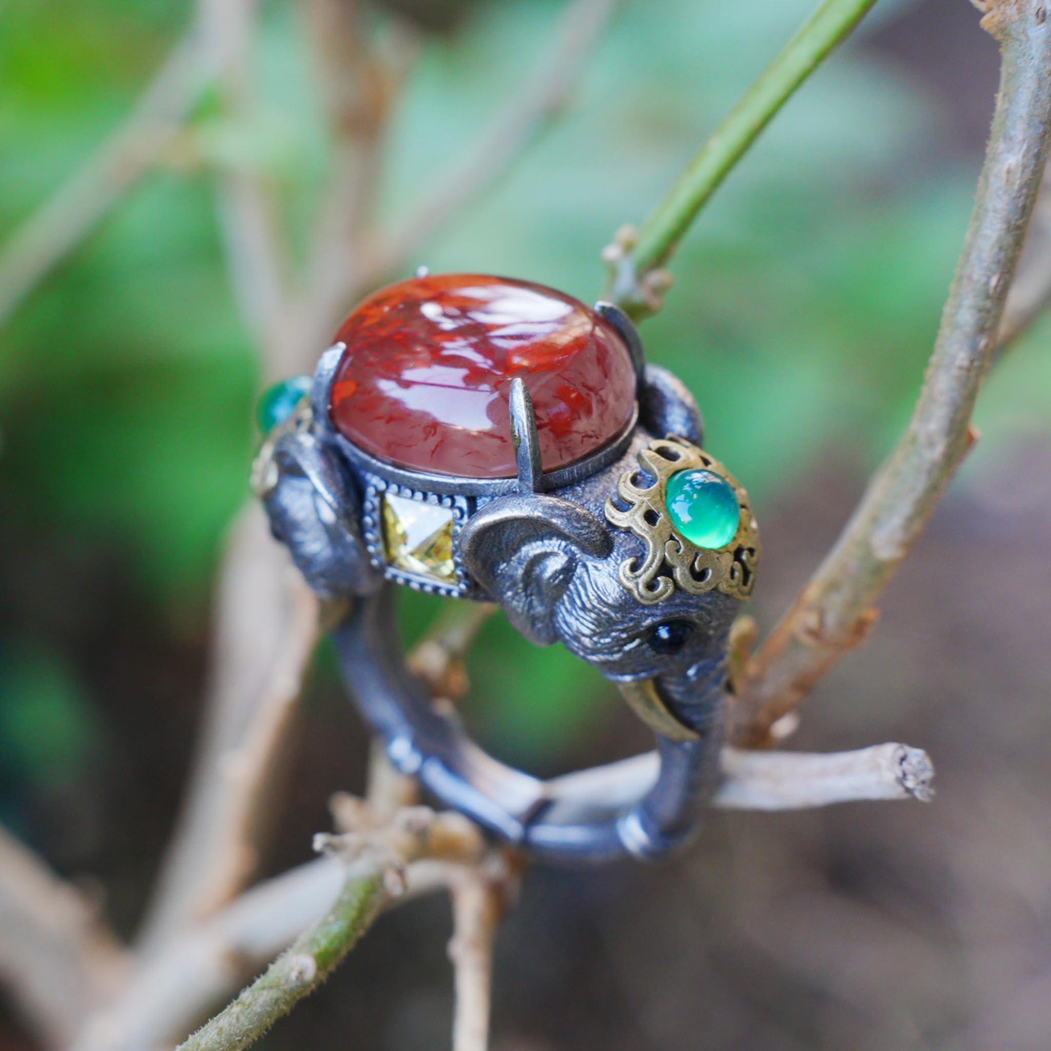 925 Sterling Silber Elefanten Ring mit Karneol, Chalcedon, Zirkonia & Messing Details, Verstellbarer Unisex Ethno Schmuck, Handgefertigter Statement Ring für Damen & Herren