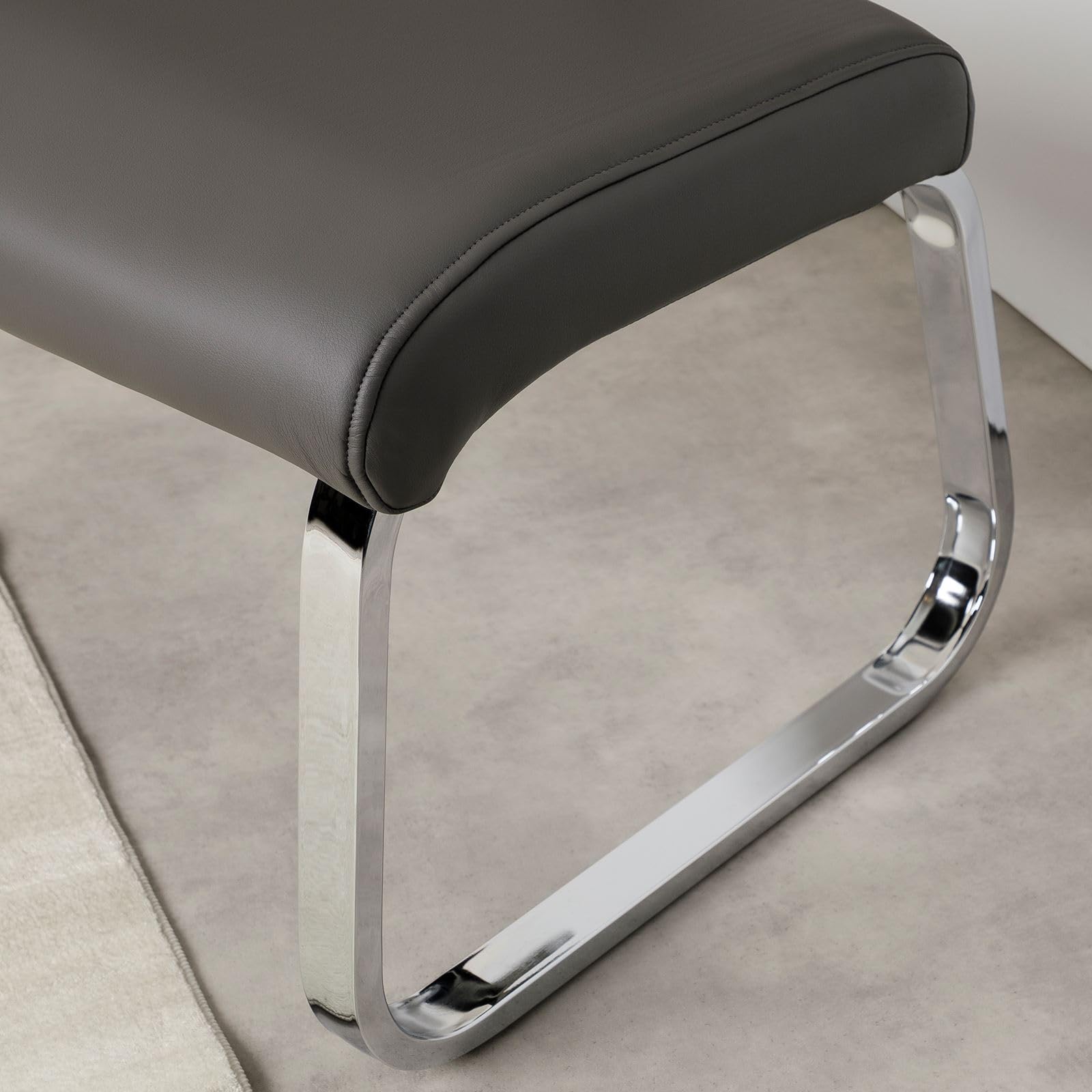 IDIMEX Banc Design Vilas siège avec 3 Places, Banquette au piètement chromé et Dossier au revêtement synthétique Gris