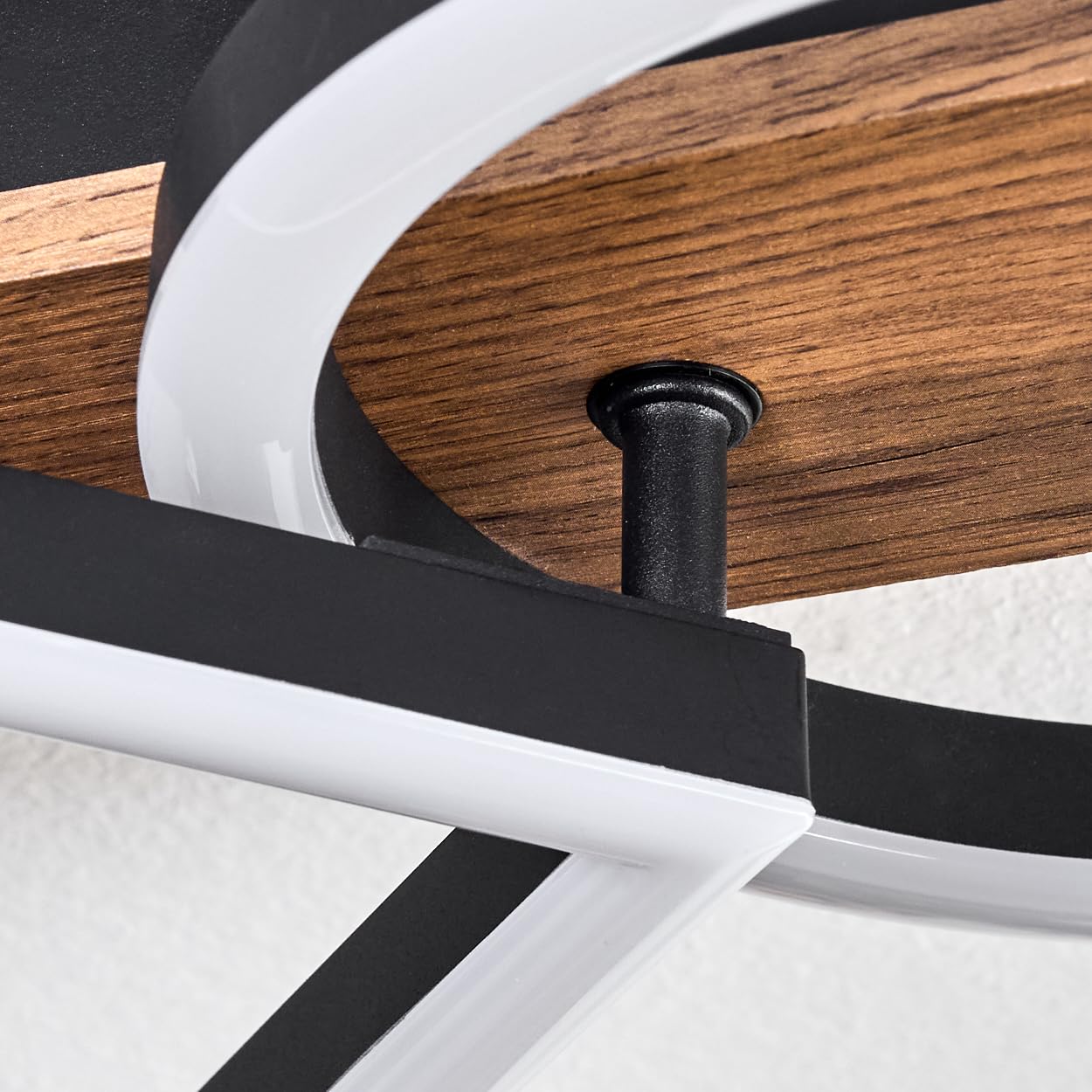 HOFSTEIN LED Deckenleuchte Cascada, Deckenlampe aus Metall/Holz/Kunststoff in Schwarz/Braun/Weiß, 18 Watt, 3000 Kelvin, Leuchte im modernen Design für Schlafzimmer, Esszimmer, Wohnzimmer, Küche, Flur
