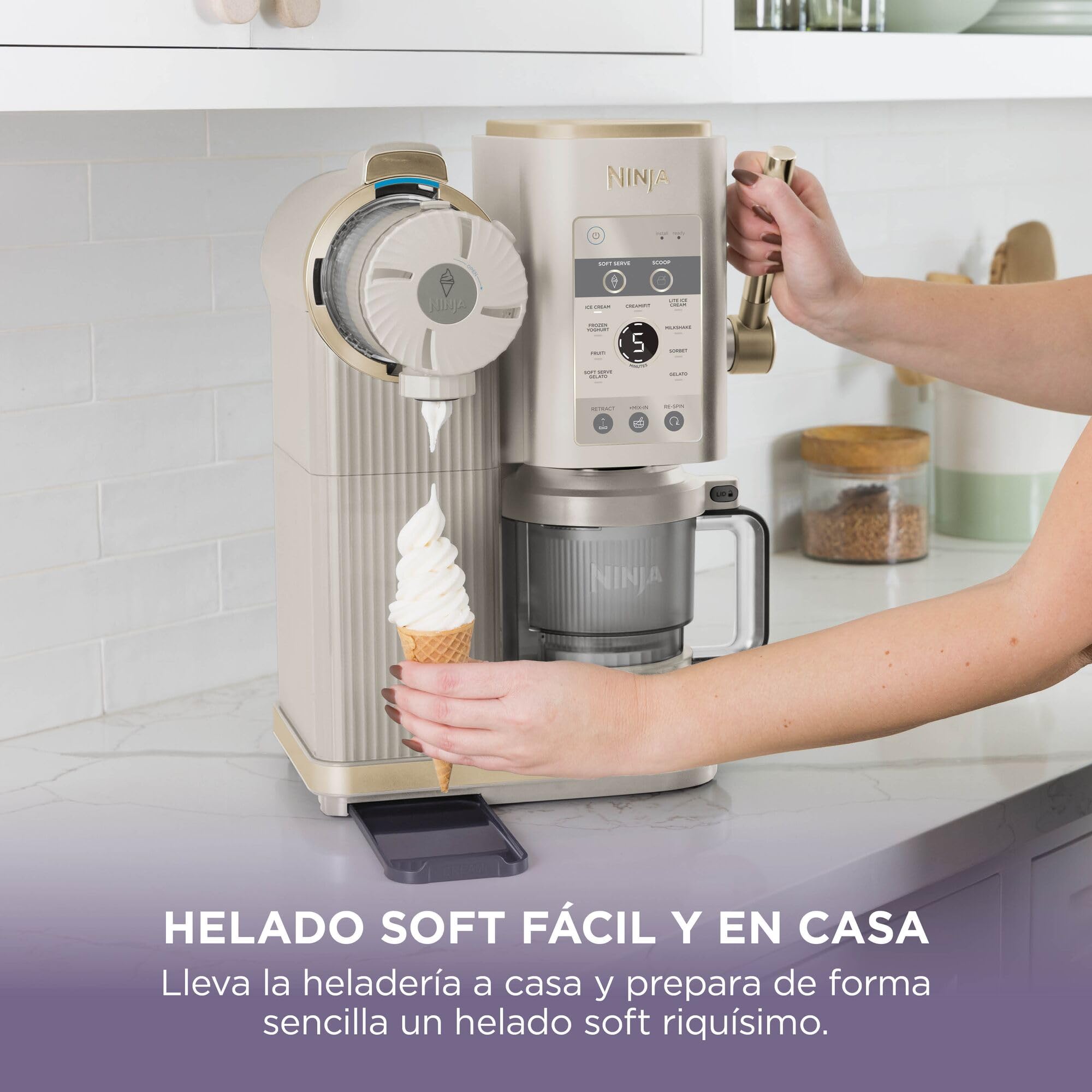 Ninja CREAMi Scoop & Swirl La heladera con 2 tarrinas y 13 funciones prepara helados, helados cremosos, gelatos, batidos y más, y cuenta con la opción de añadir extras, piedra/dorado, NC701EUSTGD