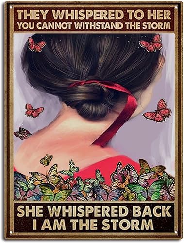 Vista 22 de xitangyouyu Letrero de hojalata con texto en inglés "They Whispered to Her You Cannot Withstand The Storm I Am She Back" de metal retro para Soy