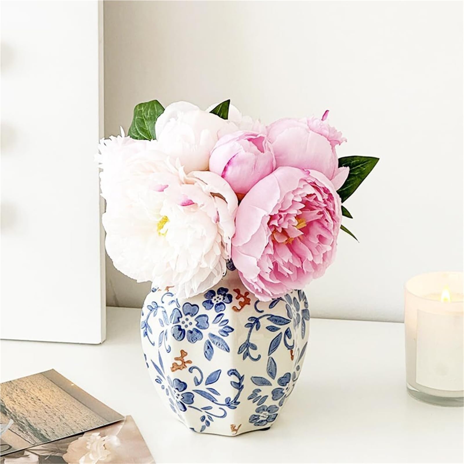 Vase Chinoiserie en porcelaine bleue et blanche peint à la main pour décoration élégante C1