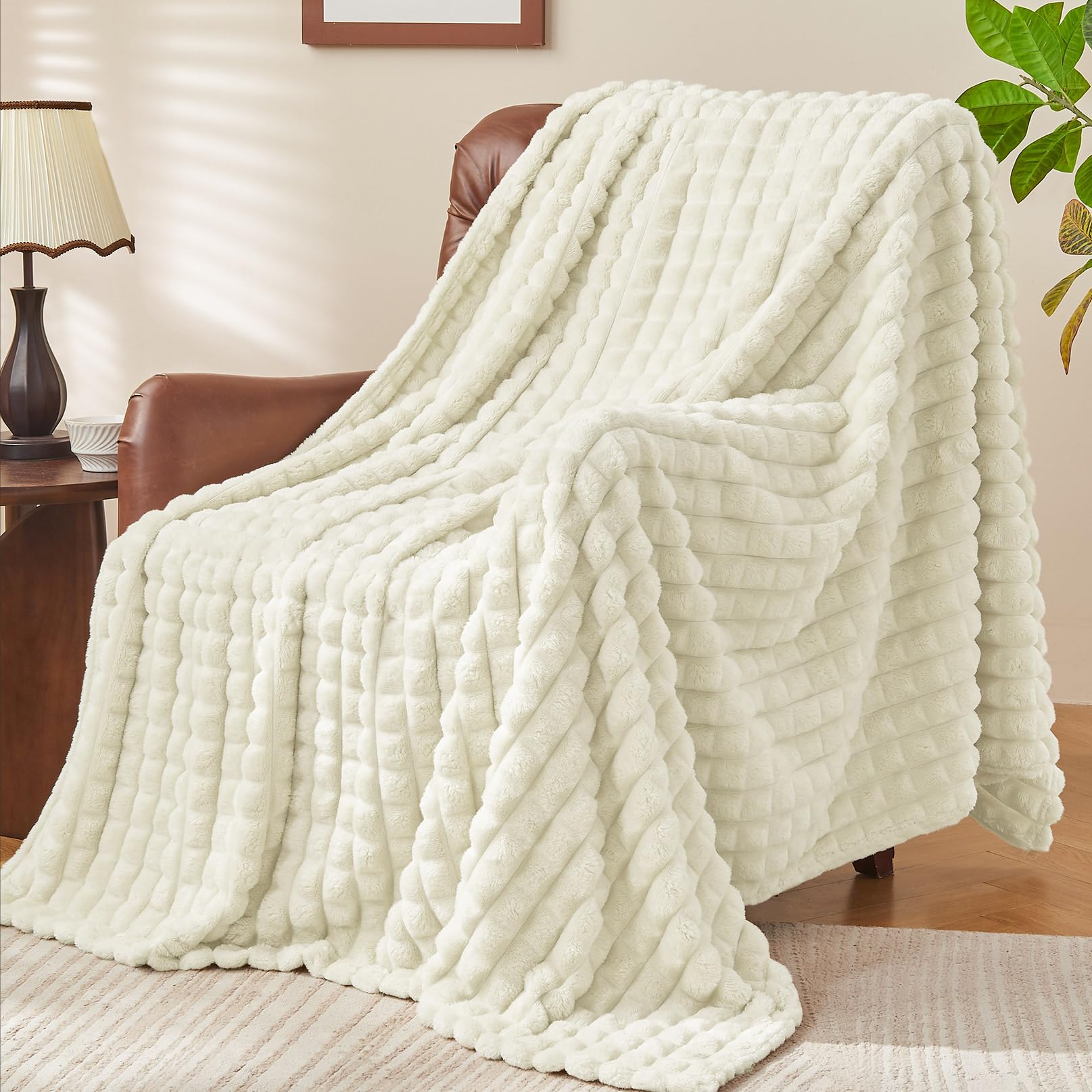 Bedelite Women's B-Cream Fluffy Fleece Queen Size Blanket - Cream Bed Throw Checker Design Soft Cosy Warm Large Blankets For Bed, Gifts For