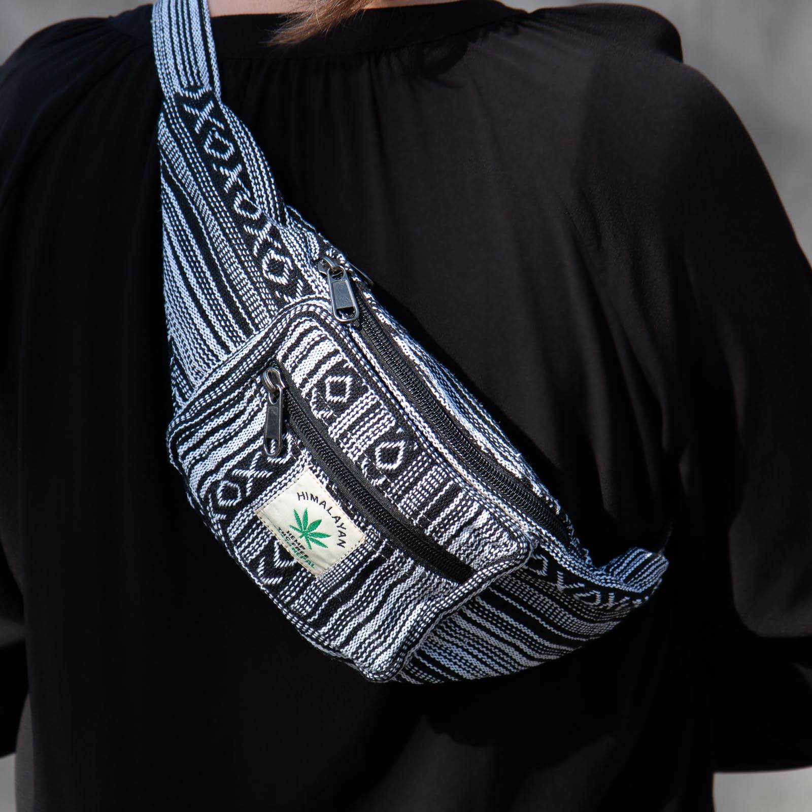 Marsupio Himalayan Hemp, ogni marsupio è un pezzo unico con stile, hipbag sostenibile in canapa, realizzato a mano in Nepal, Nero/Bianco, S