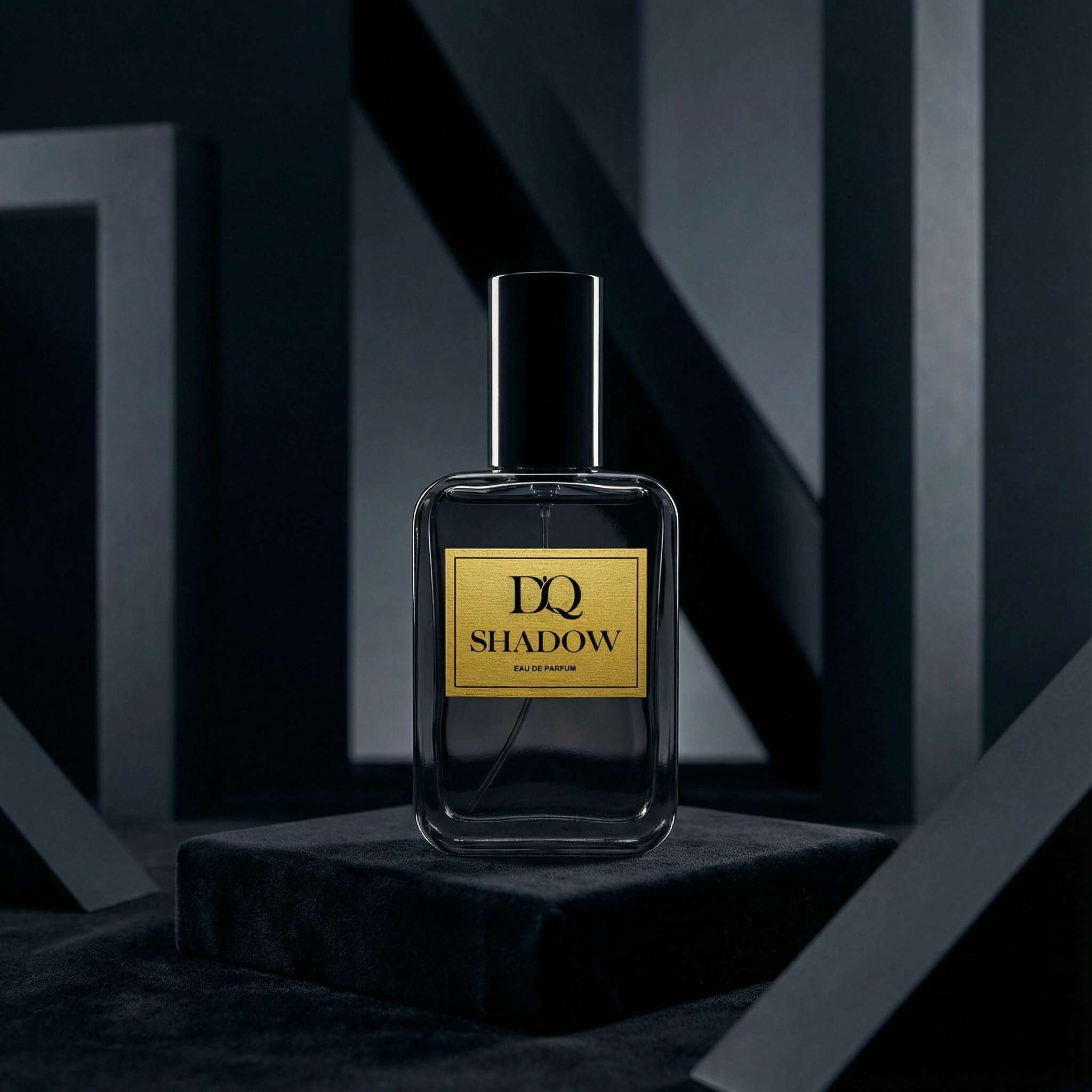 D’QAR SHADOW | Eau de Parfum Herren – Dunkler Herrenduft mit Oud, Weihrauch, Safran & Himbeere – Rauchig, warm & holzig – 50 ml