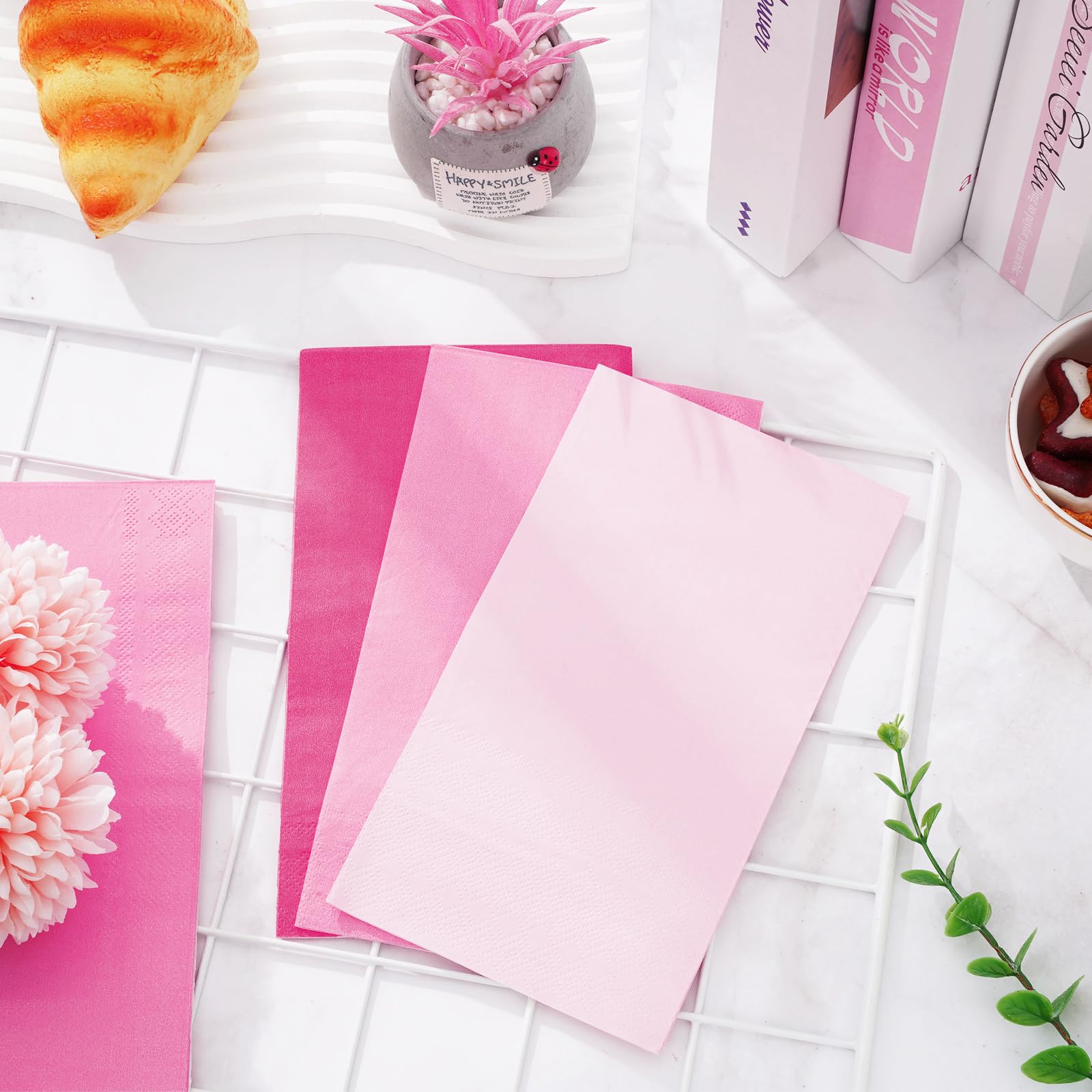 Whaline Lot de 150 serviettes en papier jetables pour invités - 10 x 20 cm - 3 couleurs - Thème rose - Serviettes de table pour fête, fête, réunion, décoration de table