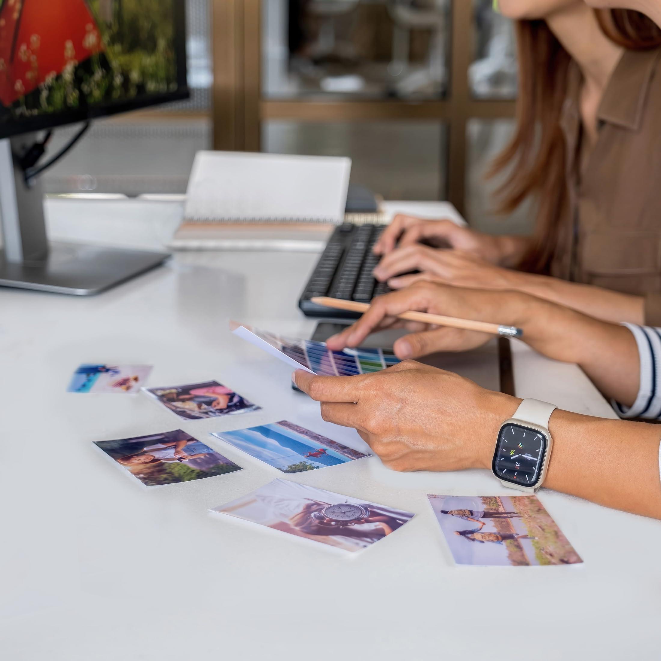 Polaroid Go Color Pellicule, cadre blanc + chiffon en microfibre de qualité (uniquement compatible avec les appareils photo Polaroid Go) (lot de 2 (32 feuilles)