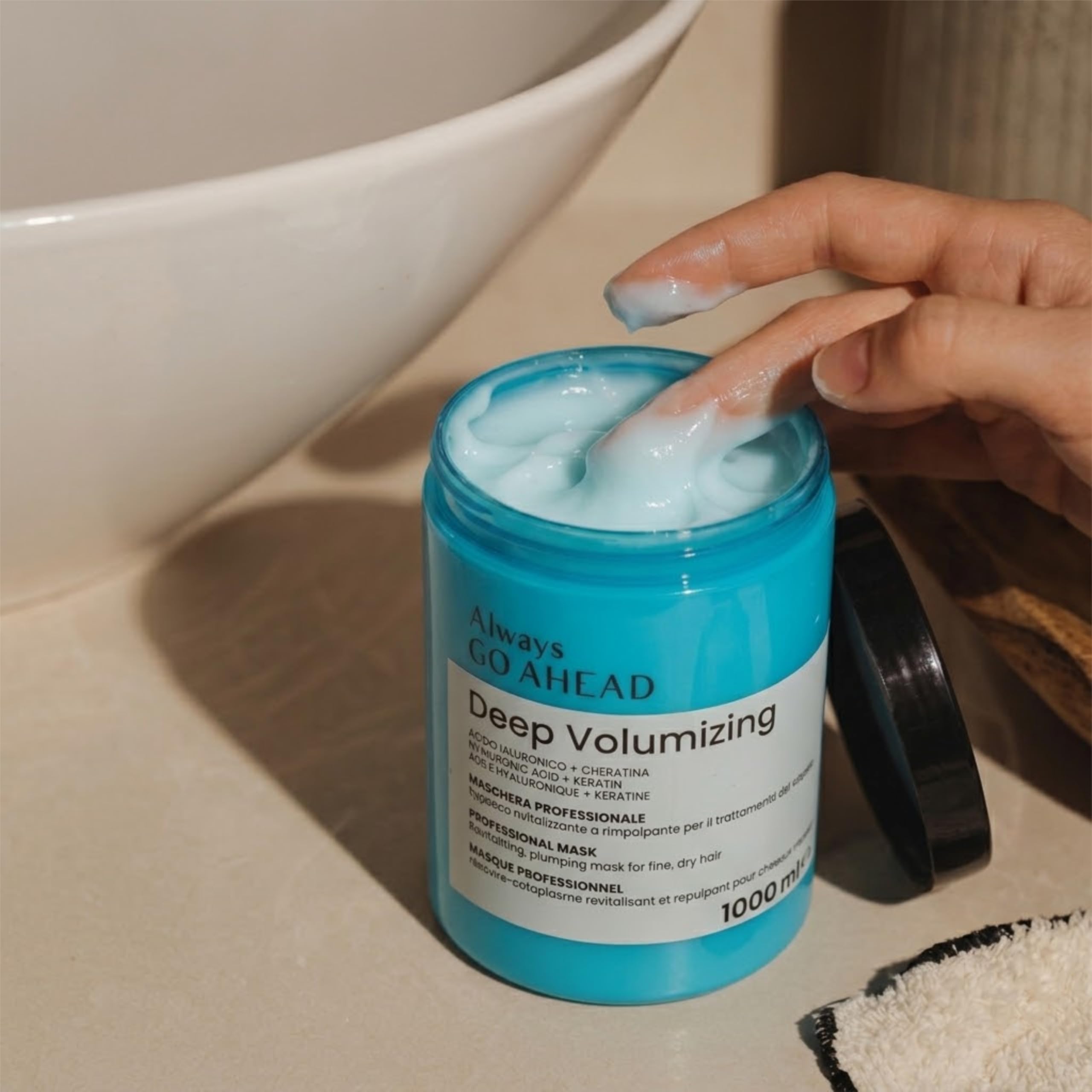 DEEP VOLUMIZING Linea Professionale Maschera Capelli Volumizzante 1000 ml – Capelli Fini e Senza Volume – Con Acido Ialuronico e Cheratina – Nutre e Districa Senza Appesantire – Uso Frequente