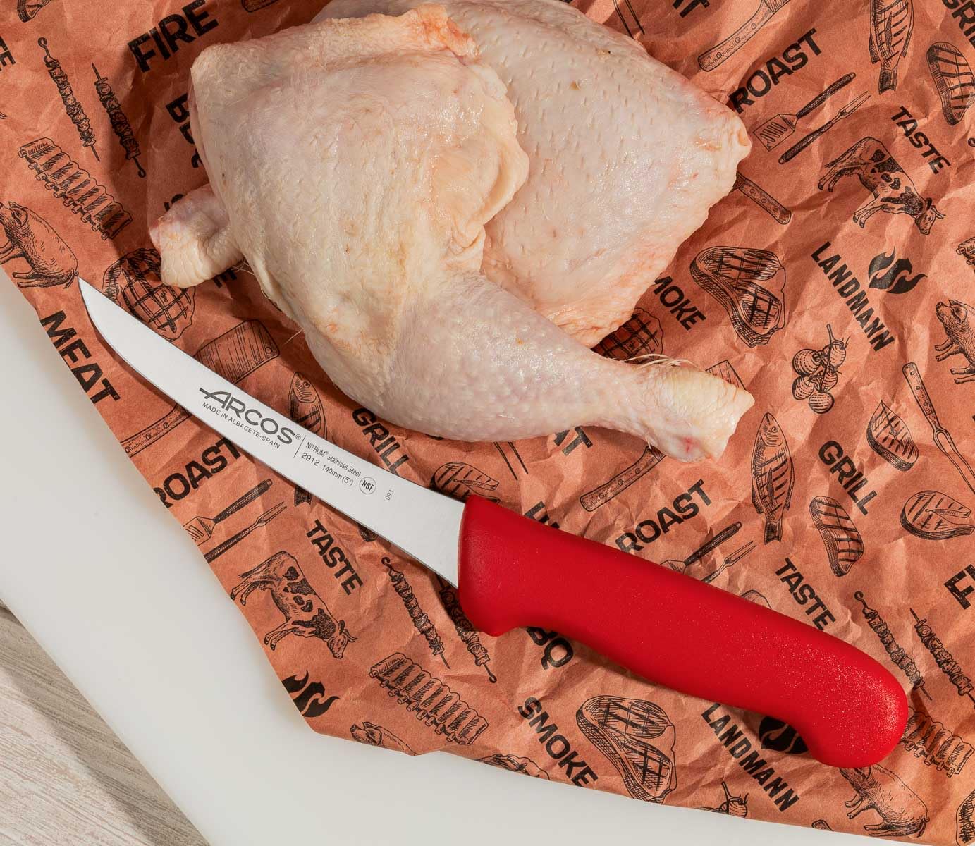 Arcos Cuchillo Deshuesador Curvo Semiflexible - Hoja Acero Inoxidable NITRUM 140 mm - Mango Polipropileno Rojo - Ideal para Desprender Huesos de Carne - Serie 2900