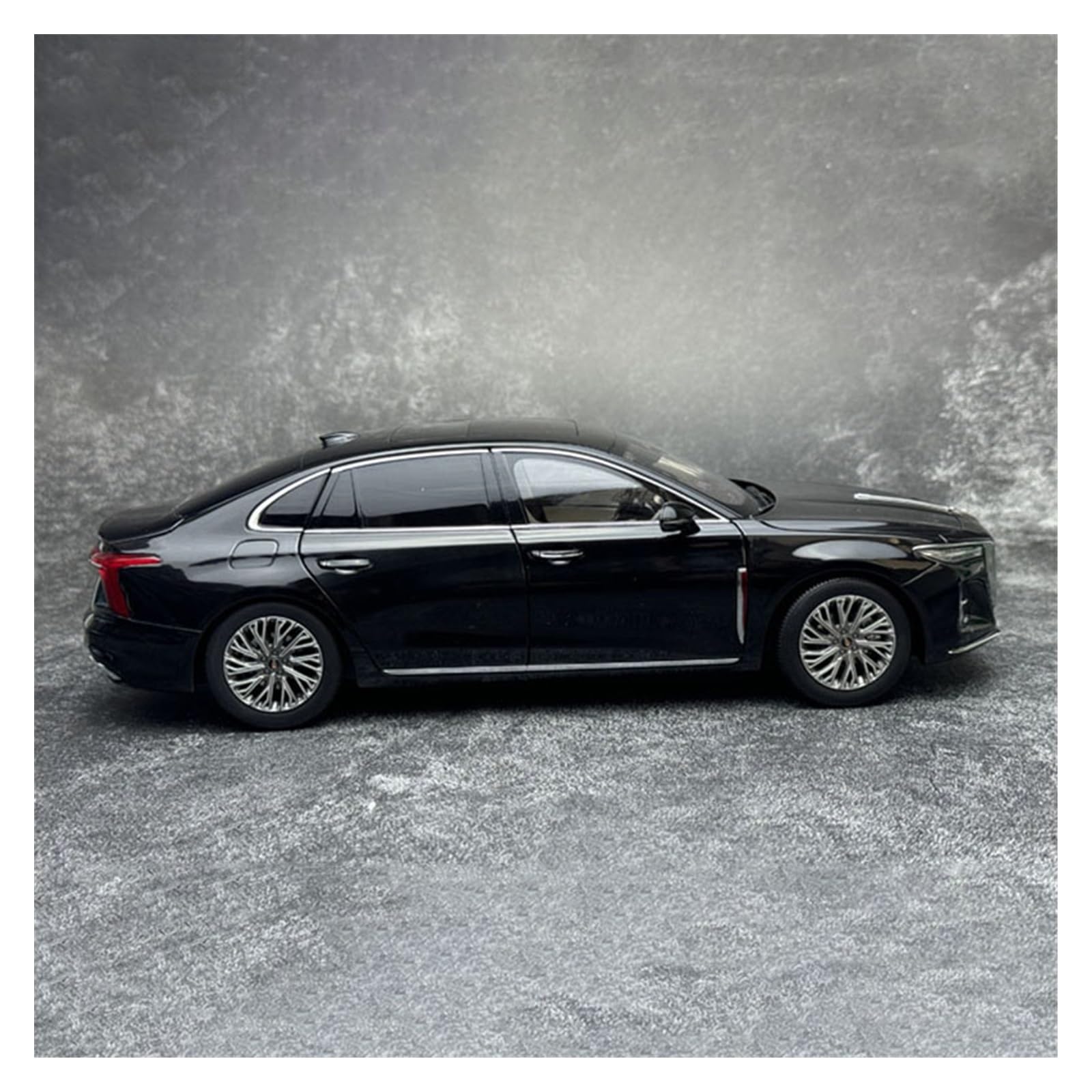 1/18 紅旗 H5 Amazon | ミニカーモデル 1/18スケール 2023 紅旗 H5 高級ダイ