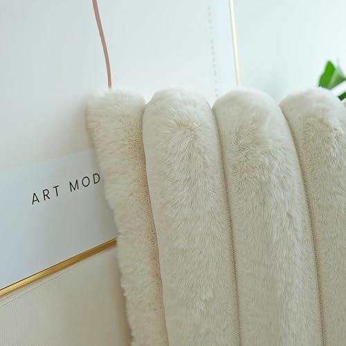 Miniatura 4 de JOJUSIS Paquete de 2 fundas de almohada decorativas de felpa de pelo sintético para sofá, fundas de almohada suaves y esponjosas con rayas anchas