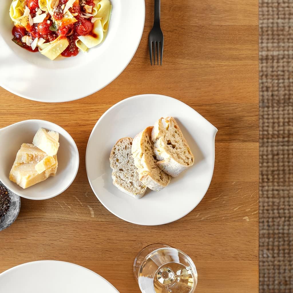 Villeroy & Boch Flow Bread & Butter Plate with bread slices