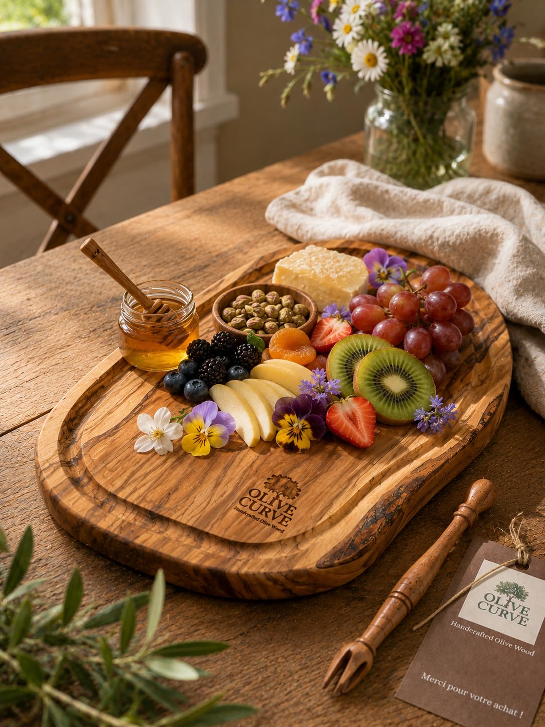 Planche Artisanale en Bois d’Olivier 40L x 22l, Parfaite pour Découpe et Service