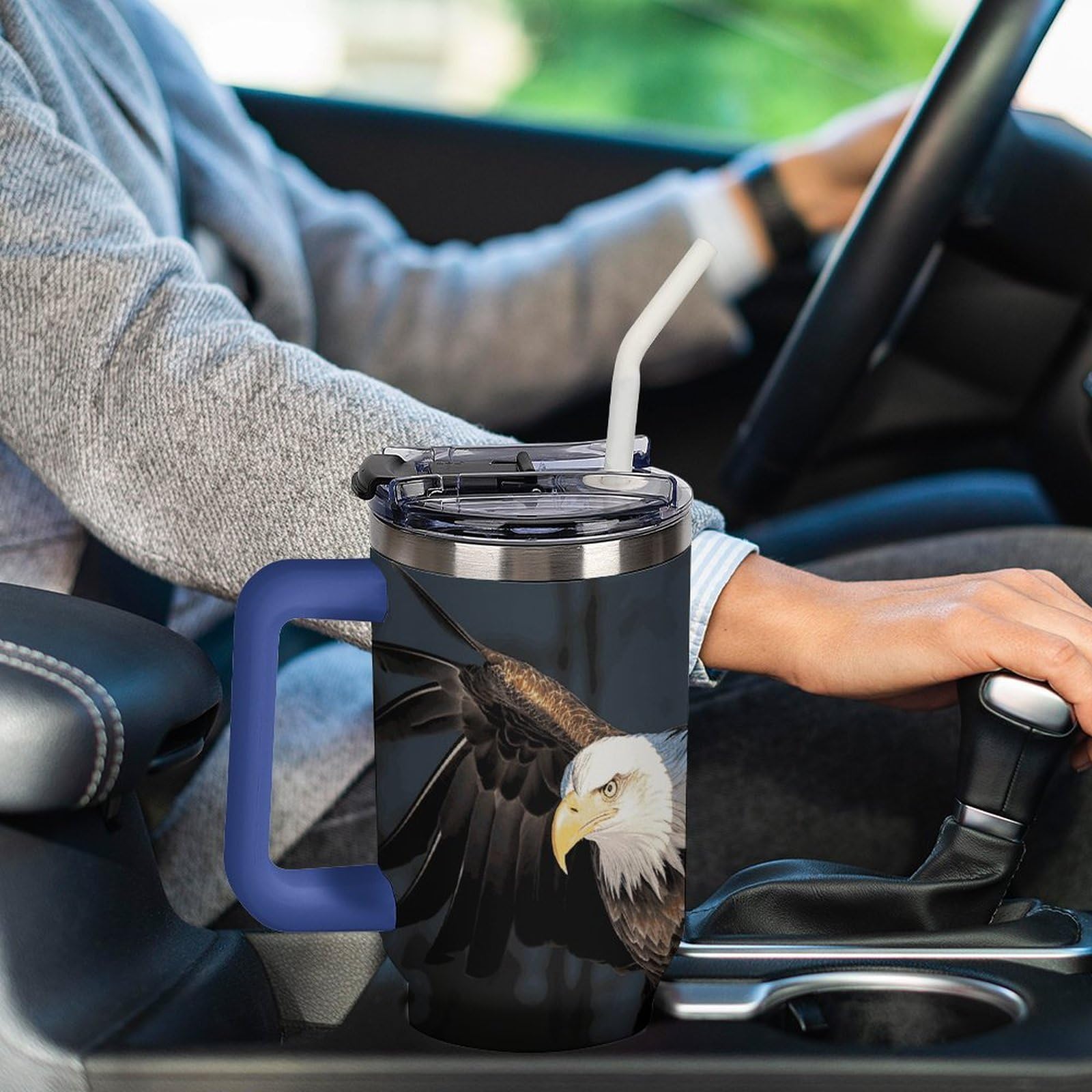 304 Edelstahl-Autobecher, 3D-Glatzenadler, Becher mit Strohhalm und auslaufsicherem Deckel, großes Fassungsvermögen, vakuumisolierter Reisebecher für Auto-Becherhalter, 1,2 l