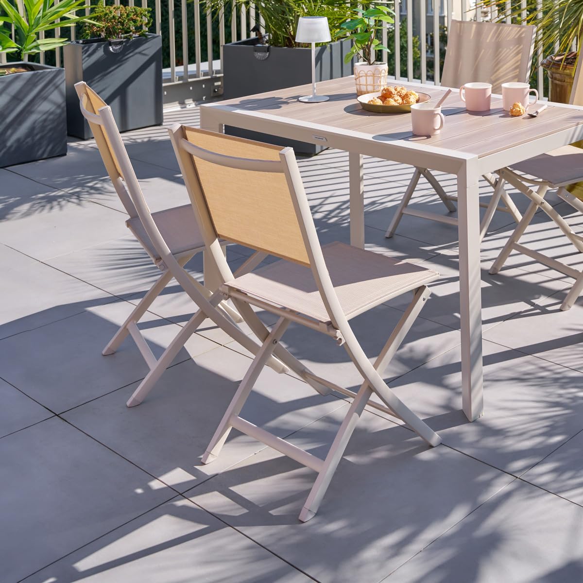 Hespéride - Juego de 4 sillas de jardín Plegables Essentia de Lino Beige - Aluminio Texaline - Dimensiones 45 x 57 x 90 cm - Mobiliario de Exterior Plegable