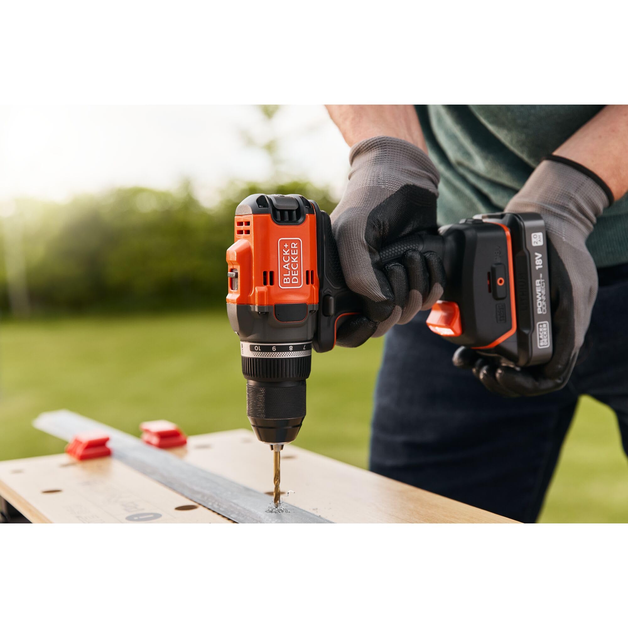 BLACK+DECKER Perceuse-visseuse sans fil et sans balais 18V, couple puissant de 50Nm,mandrin sans clé de 13mm, boîte de vitesse à 2 rapports, lampe de travail LED, sans batterie ni chargeur,BLD682XN-XJ