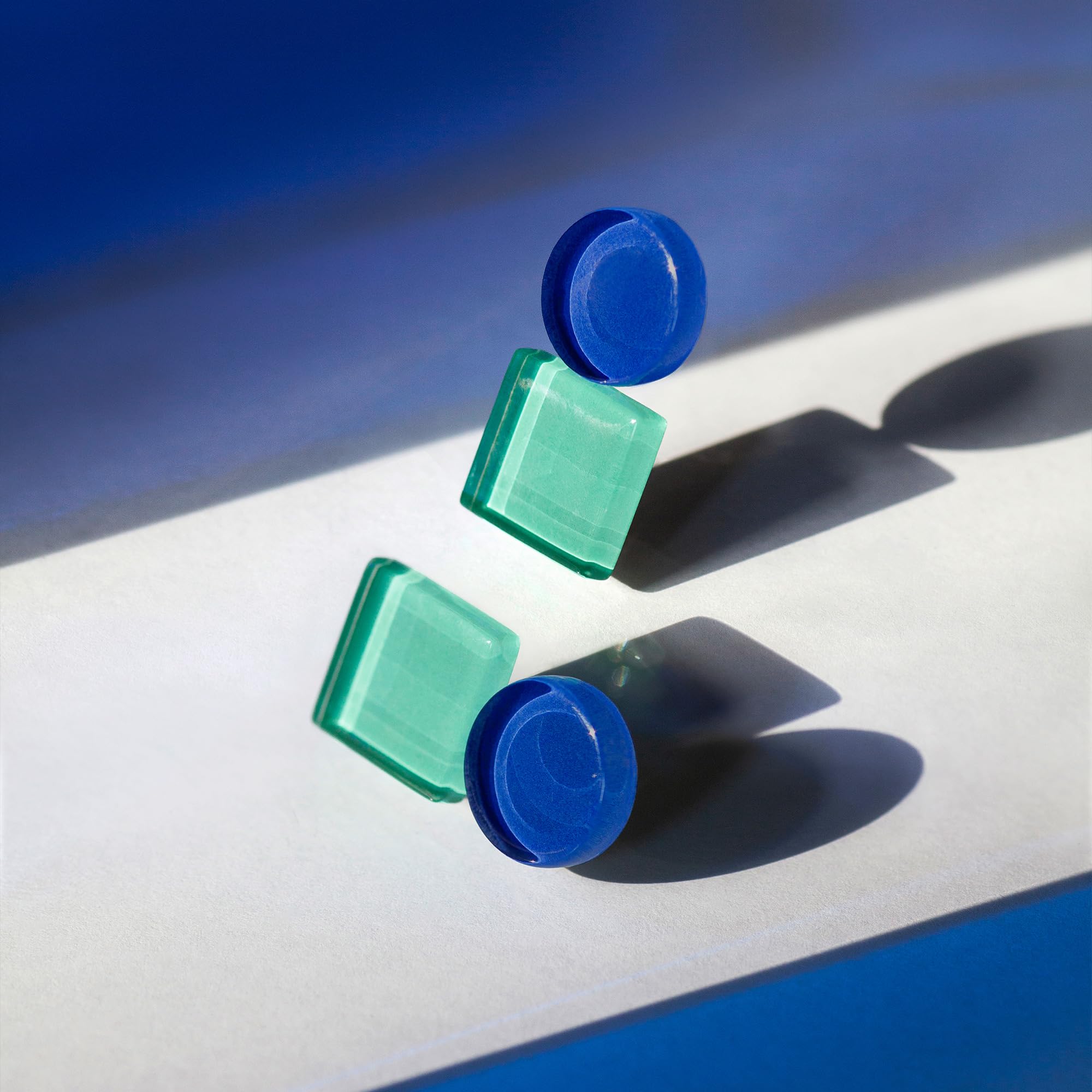 Geometrische Clip Ohrringe ohne Ohrlöcher • Bauhaus Design Ohrclips in 16 Farbvarianten • Statement Schmuck aus Glas • nachhaltig & handgemacht • 30x15x4mm