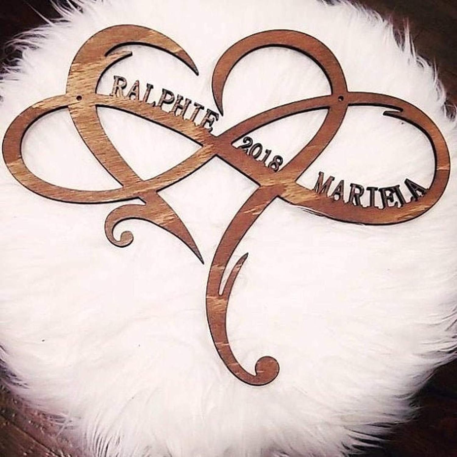 FranJohnsonHouse Personalized Infinity Heart Wood Wedding Sign Couple Names Established Year Love Sign Wooden Heart Shape Wedding Gift Wall Hanging Door Hanger Est. for Couples Home Decor