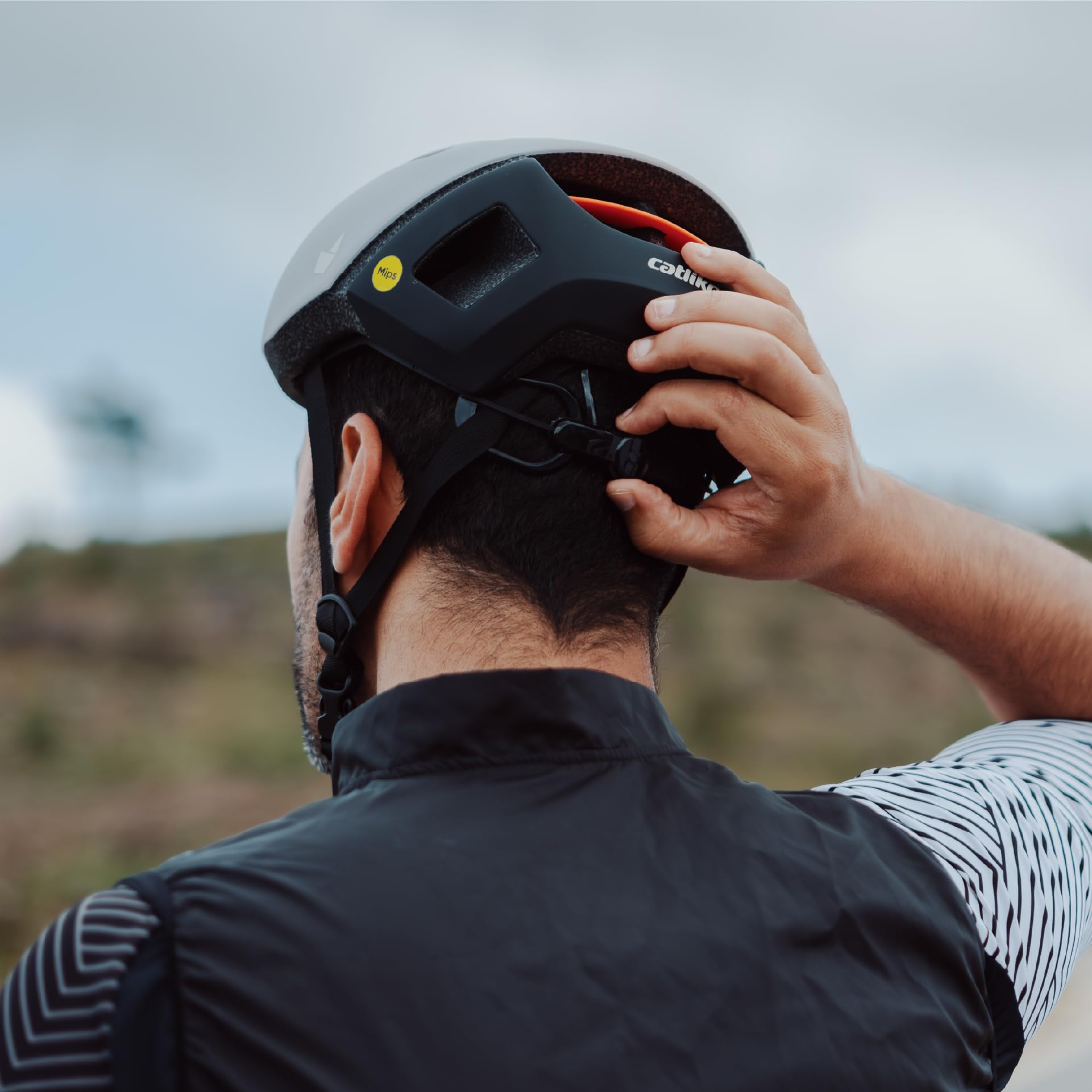 CATLIKE Whisper II Casco de Ciclismo Unisex para Adulto – Carretera, MTB y Gravel con 29 Ventilaciones, Diseño Ligero, Sistema de Ajuste VPS y Protección de Seguridad MIPS
