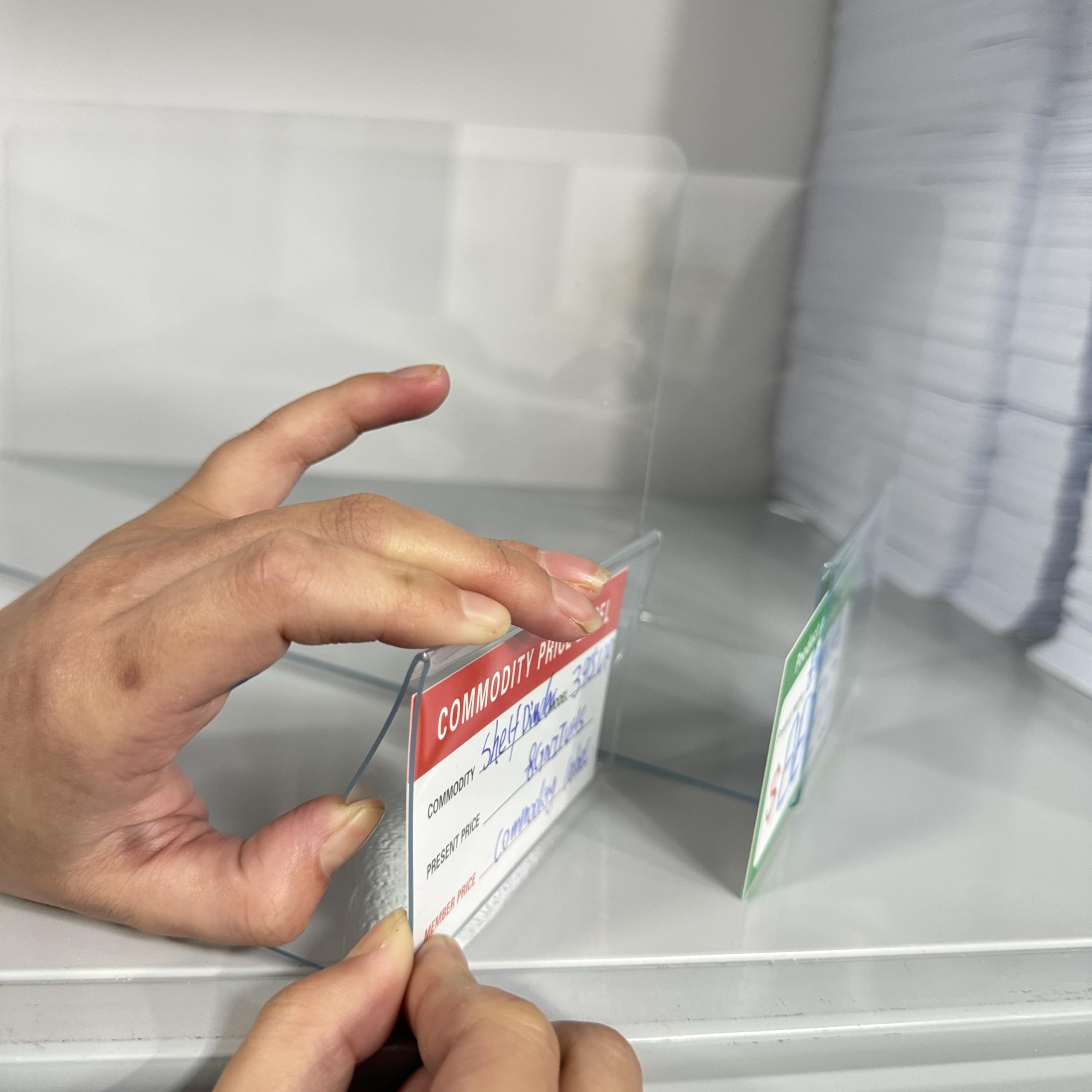 Zestaw niezbędnych rzeczy do organizacji-przegrody na półki, etykiety na pojemniki do przechowywania, uchwyt na karty,osłony na półki druciane i klipsy z regulowanymi kołkami i uchwytami na etykiety