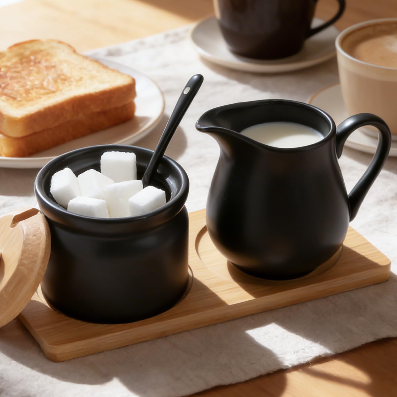 Juego de azucarero y crema de cerámica, azucarero negro con tapa y cuchara, jarra de crema con bandeja, juego de servir té y café para bar, hogar, cocina, oficina (negro)