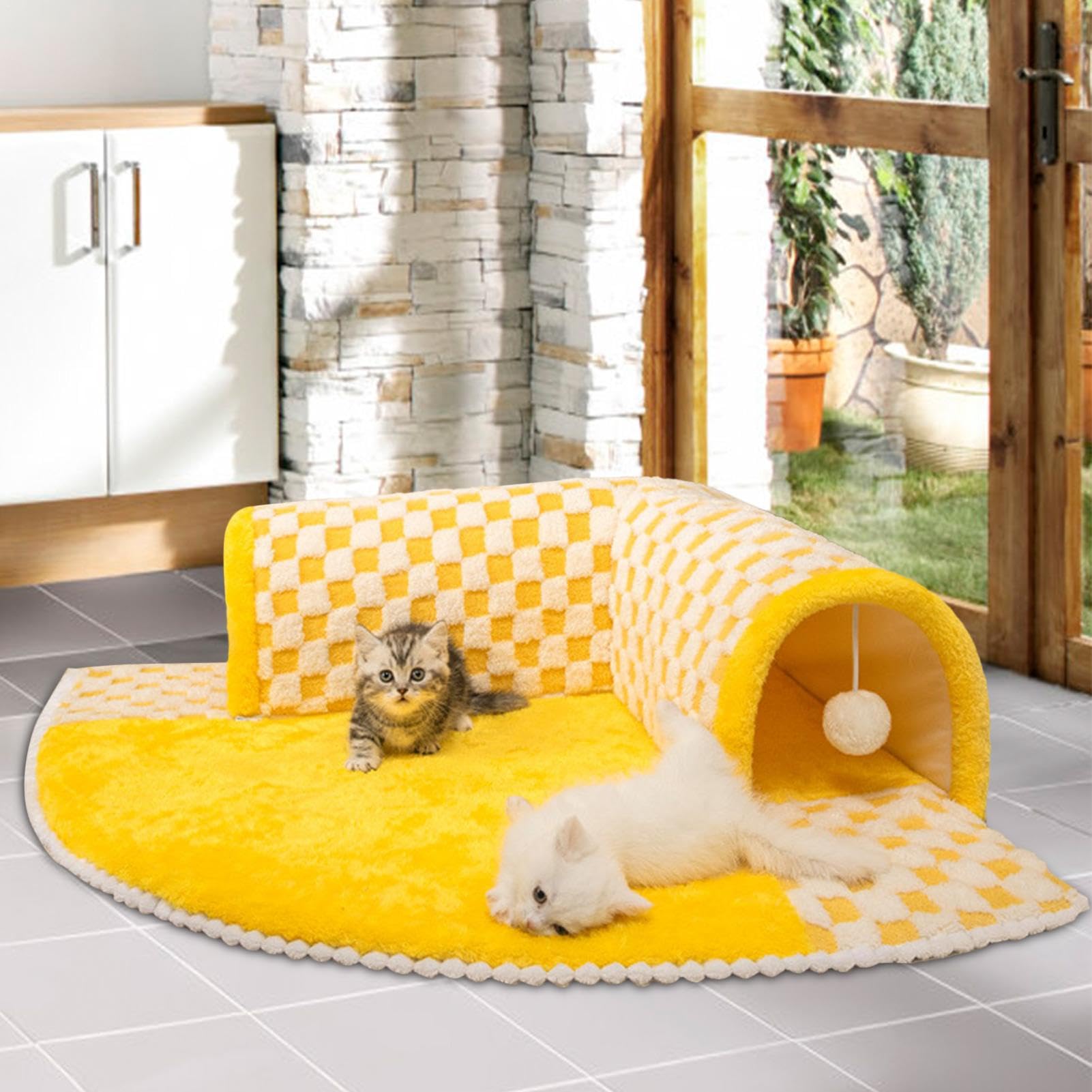 Squares Tunnel pour chat – Lit tunnel pour animal domestique | Tunnel de jeu en peluche 2 en 1 pour chat avec 2 boules en peluche blanches, jouet amovible pour chat, 60 x 60 x 21 cm, jaune