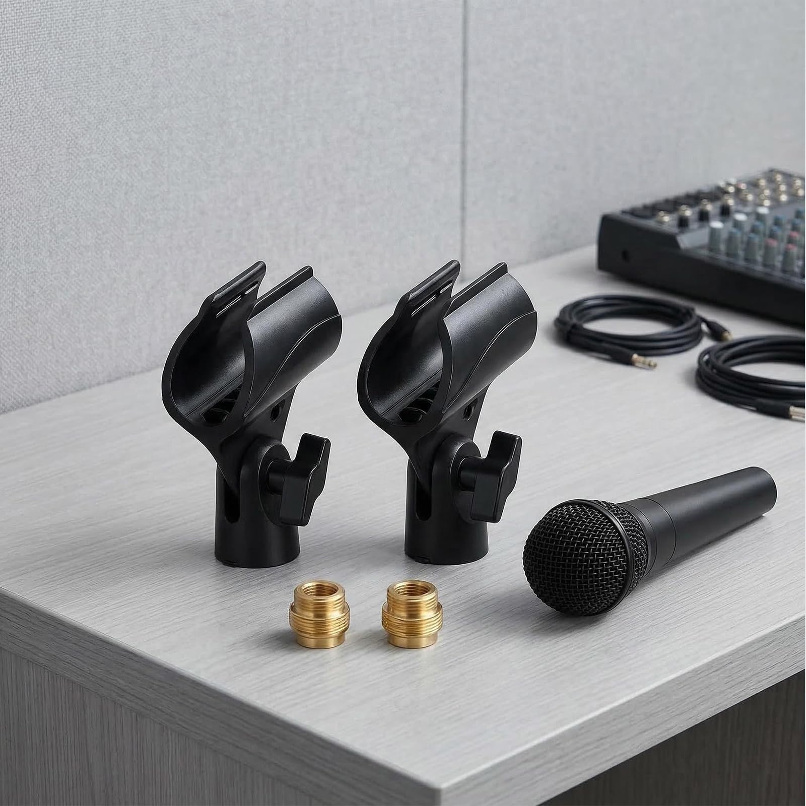 Lot de 2 Supports de Microphone Universel, Clip Réglable 180° Antidérapant avec Adaptateur 5/8" vers 3/8", Pince de Microphone en Plastique et Cuivre Noir pour Scène, Karaoké et Live