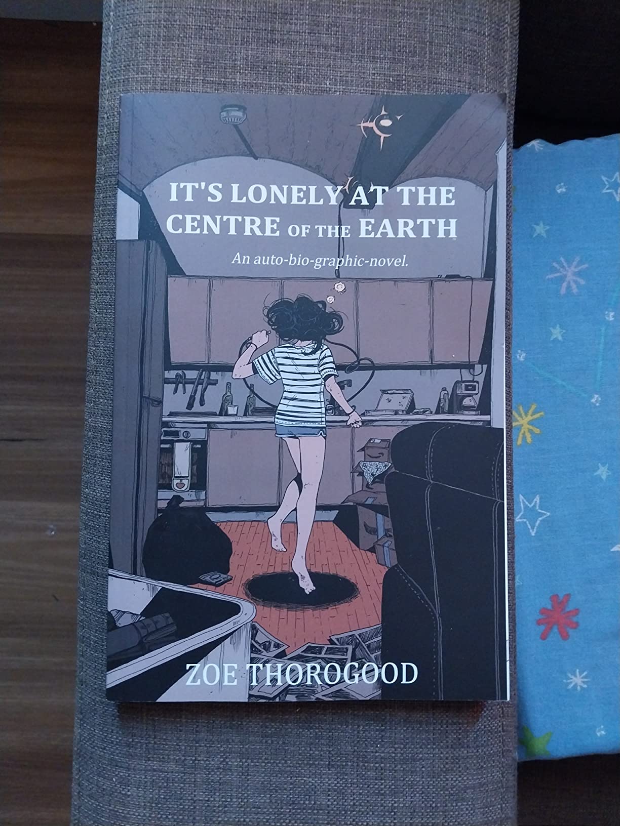 It's Lonely at the Centre of the Earth Thorogood,Zoe, Thorogood,Zoe