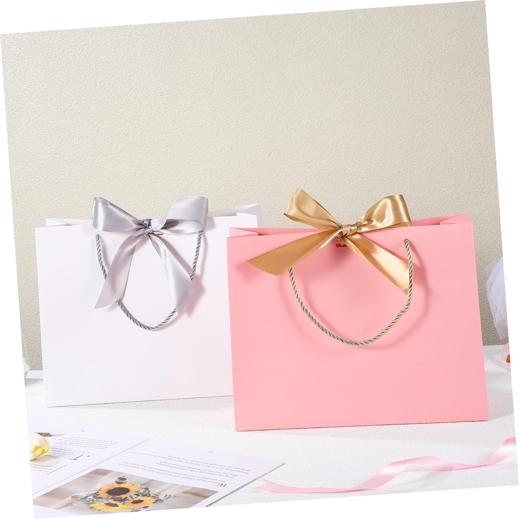 LALADEFIEE 10 Stück Teiliges Geschenktüten mit Henkel Papiertragetaschen mit Schleifenverzierung Robuste Papiertüten für Partys Hochzeiten Geburtstagsfeiern und Geschenkverpackung