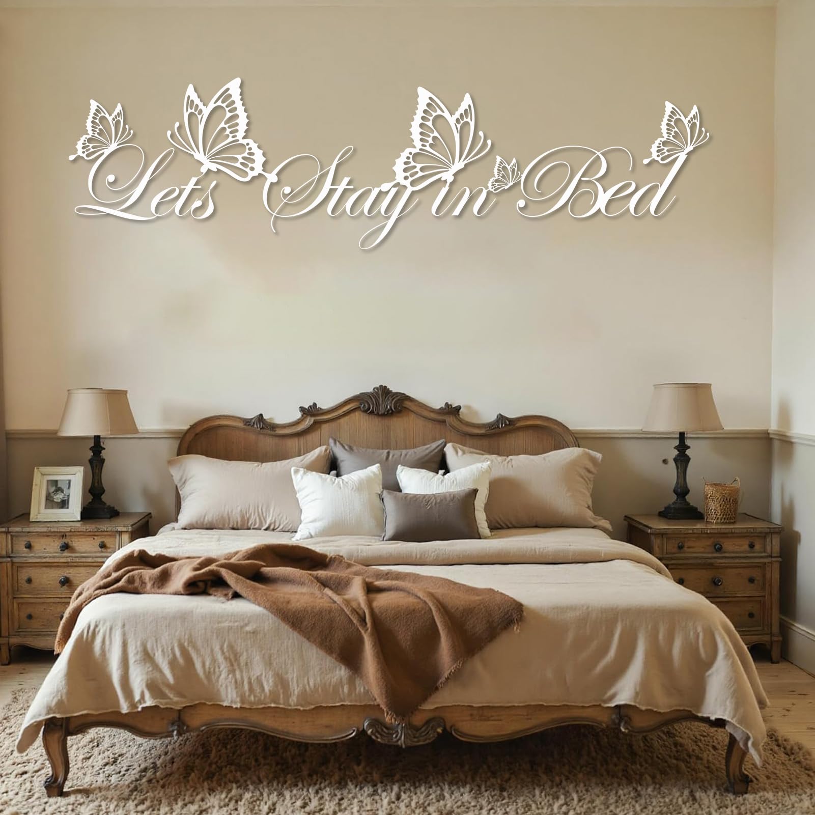 Metall-Wanddeko hängende Wandskulptur Let's Stay In Bed“ (Wortspiel mit dem Spruch Lasst Uns im Bett bleiben“) für Wohn- und Schlafzimmer Gold 76 x 20cm (30 x 8 Zoll)