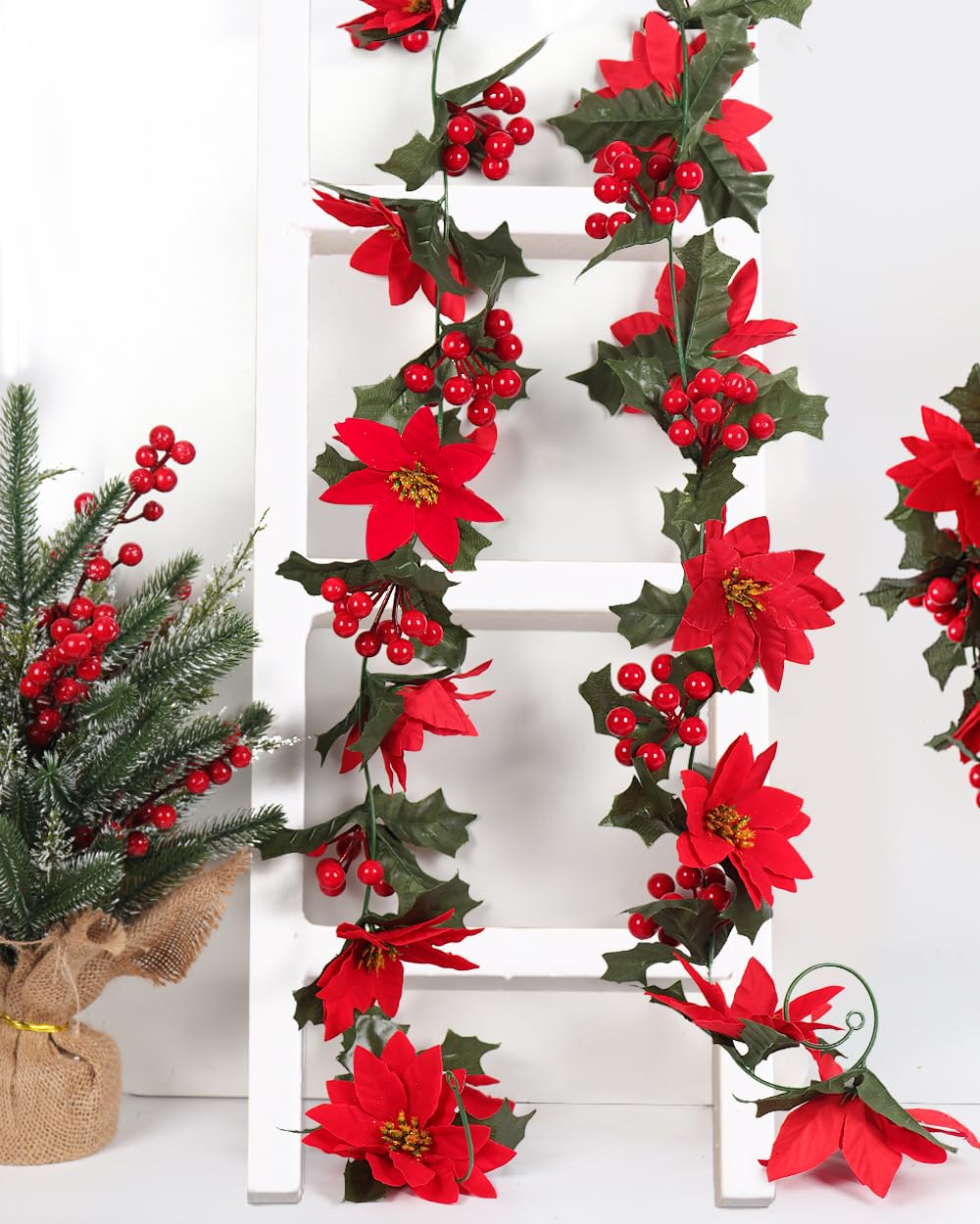 2 guirnaldas de Navidad de Flores de Bayas Rojas de 6.5 pies, Flores de Pascua Artificiales de Acebo, Decoraciones de ratán para Interiores y Exteriores, hogar, jardín, Escalera, Puerta, Ventana,