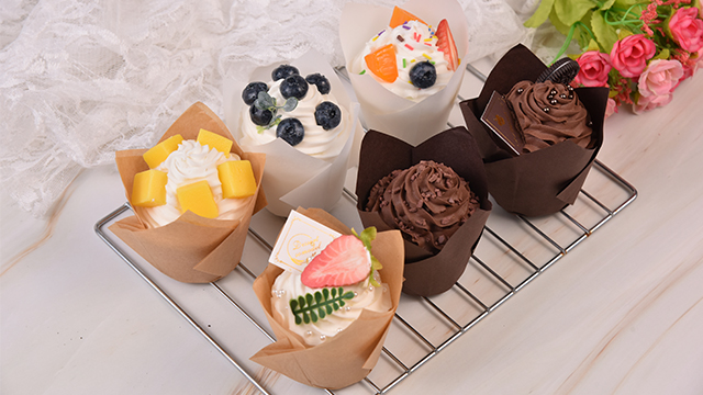 DC QZHMKJ PET 200Pcs Tulip Cupcake Liners Muffin Baking Holders Premium Cups Wrappers Christmas Lliners for Weddings, Birthdays, Anniversaries, and Special Occasions（Brown） - image 8