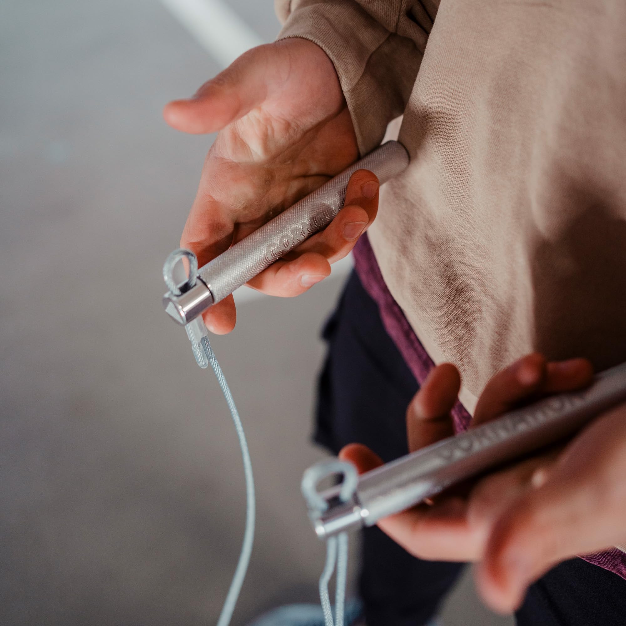 Speed Jump Rope - 360 ° draaibaar kogellager - verstelbaar staal gecoat touw-aluminium anti-springhandvat -fitness training boksen sport oefeningen - geschikt voor kinderen en volwassenen (roze