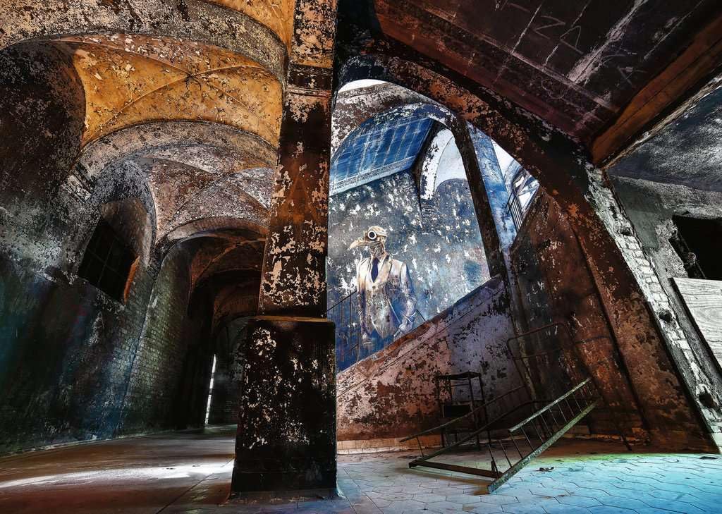 Ravensburger Puzzle Lost Places 12001393 - Alpenhaus Graffito Beelitzer Heilstätten - 1000 Pieces Puzzle for Adults from 14 Years