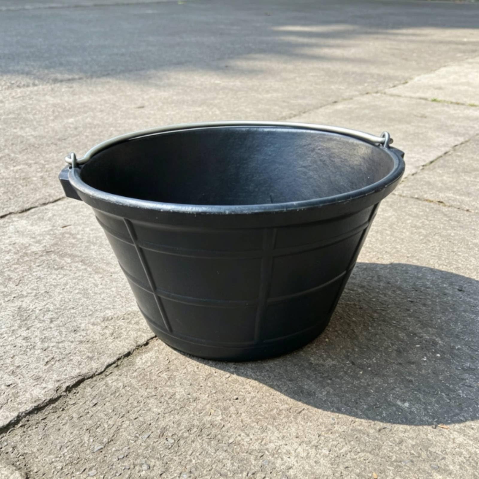 Qianly Secchio in Gomma Uso Cantiere Secchio con Manico Metallico Ampia Capacità Contenitore Industriale per Fattoria, Giardino