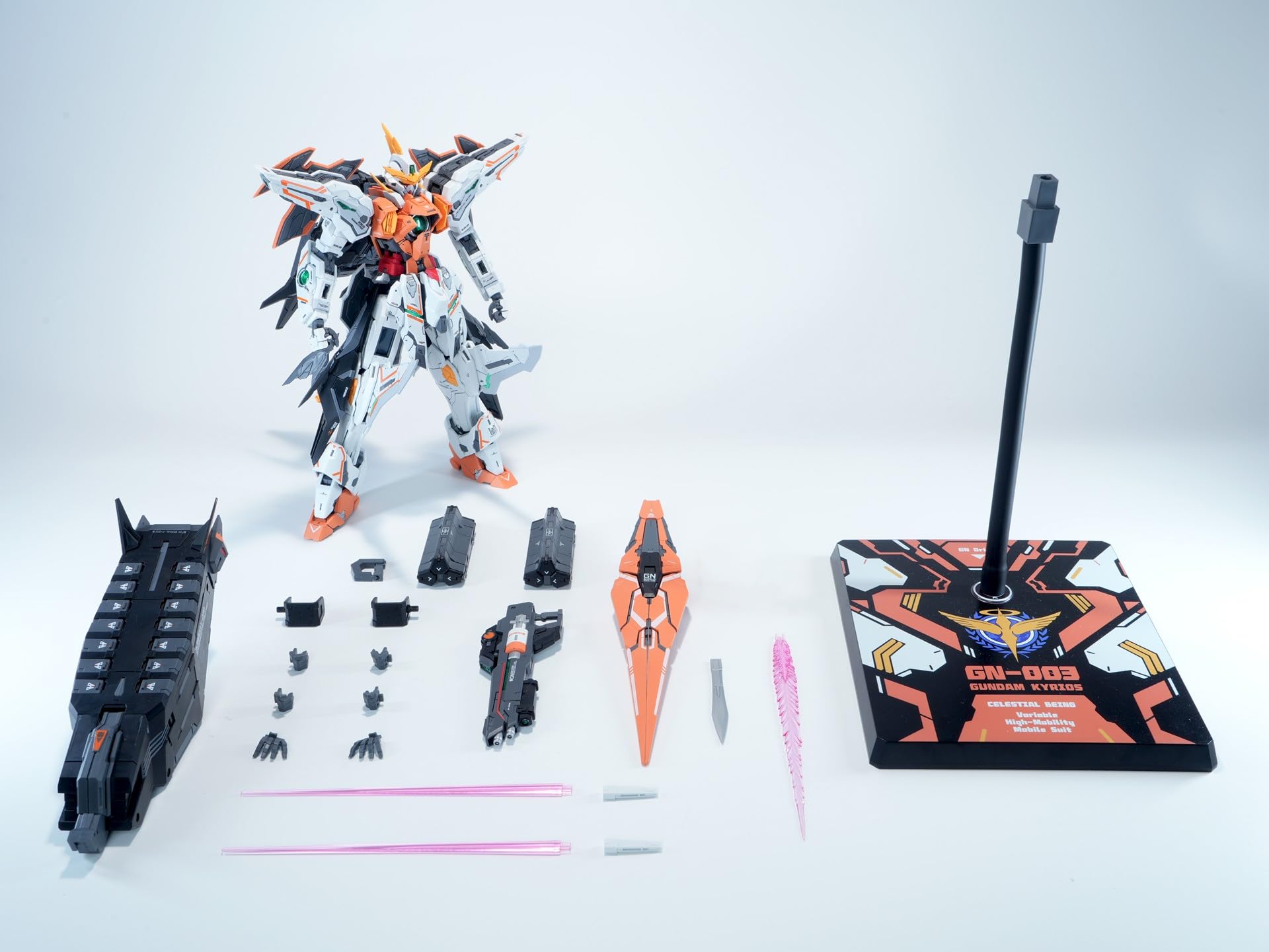 Amazon | 超兵計画 1/100 覚醒超兵 ハレルヤ 変形可能 発光 未組立