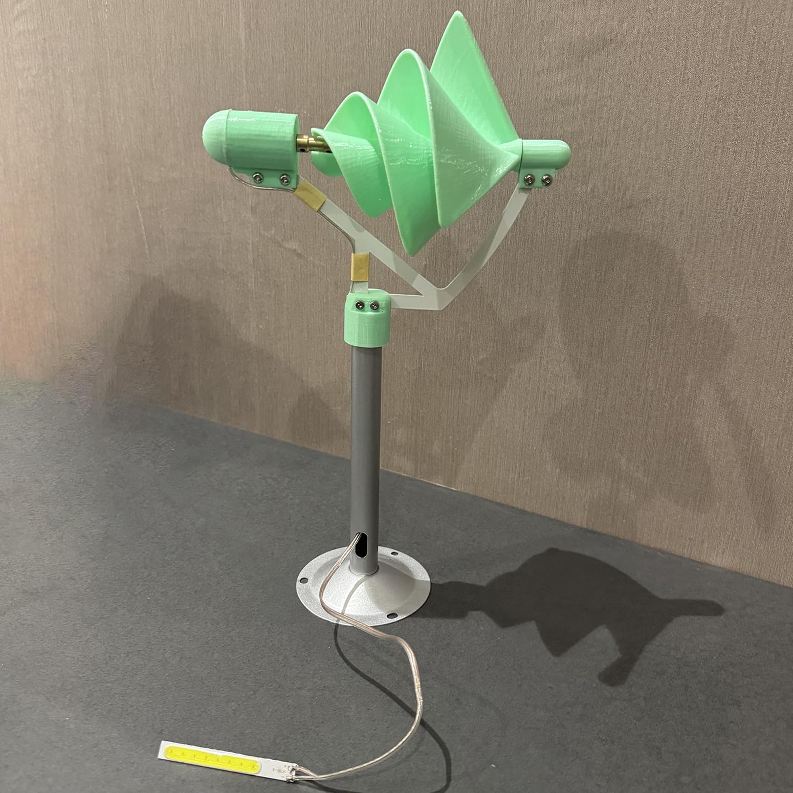 12V 10W Windturbine Generator Windgenerator Vertikale Windkraftanlage Mit LED Lampen, Spirale Windkraftanlage Windrad Windturbine Kleinwindanlage Für Den Unterricht, Beleuchtung,Grün