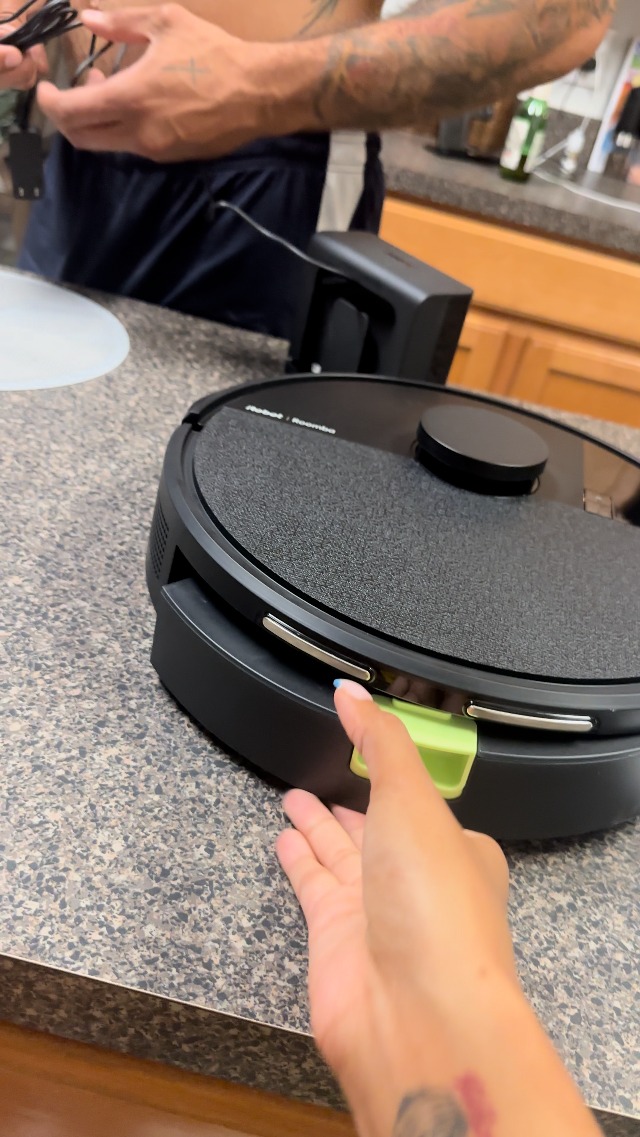 Watch irobot roomba 105x combo review on Amazon Live