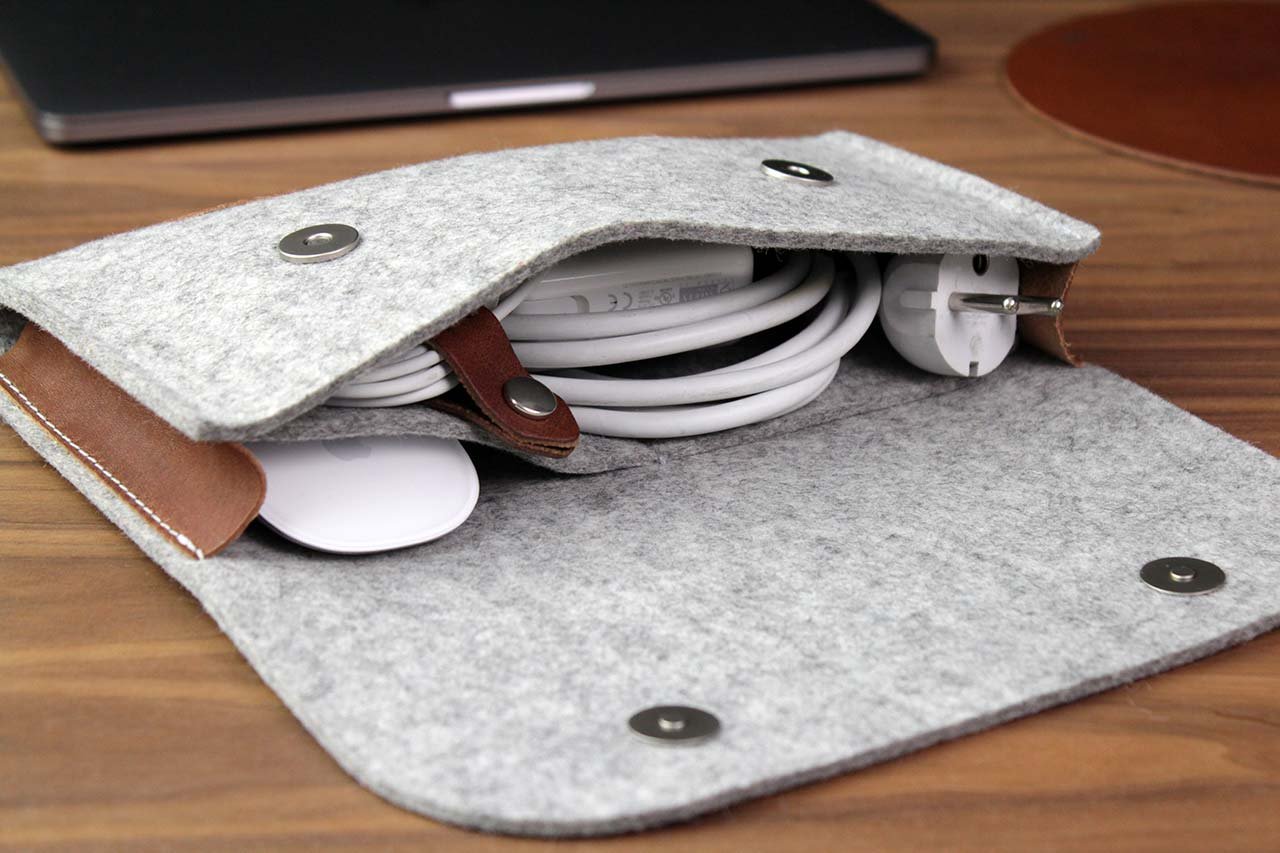 Pack & Smooch Corriedale XS Bolsa Cables Gris/Marrón Claro | 100% Fieltro de lana merino | Cuero curtido vegetal | Para accesorios MacBook/iPad