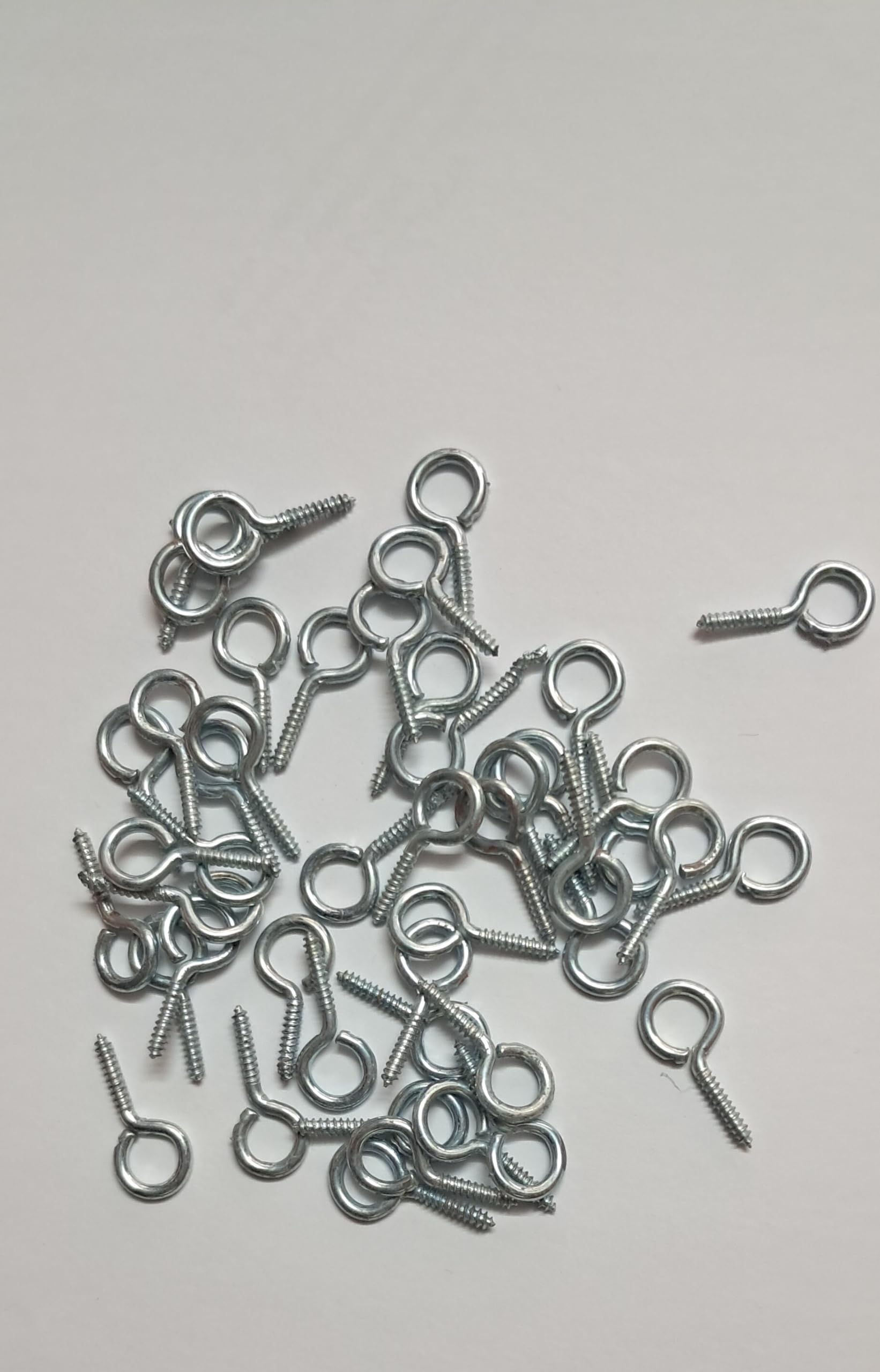 Q1 Beads Metal 150 Pcs. Combo B Hook Eye Hook Screws, Screw in Eye Hooks for Wood, Securing Cables Wires, Self Tapping Eyelet Screw Eye Bolts for Indoor & Outdoor Use (0.5 inch, 1 inch) — Amazon image 4