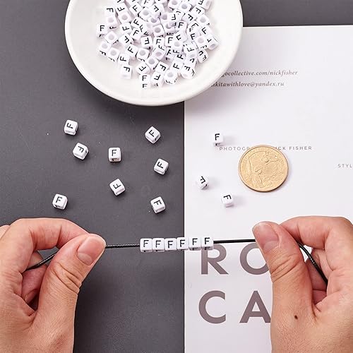Vista 195 de FASHEWELRY 300 cuentas de letras acrílicas blancas de 0.236 x 0.236 pulgadas (0.236 x 0.236 in), cuentas del alfabeto para hacer pulseras