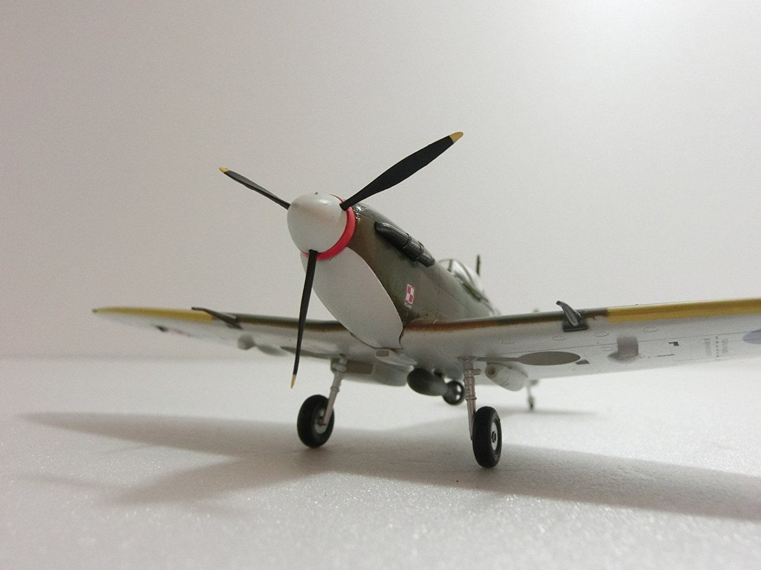 Amazon | 1/72 完成品 37213 スーパーマリン スピットファイア Mk.Vb