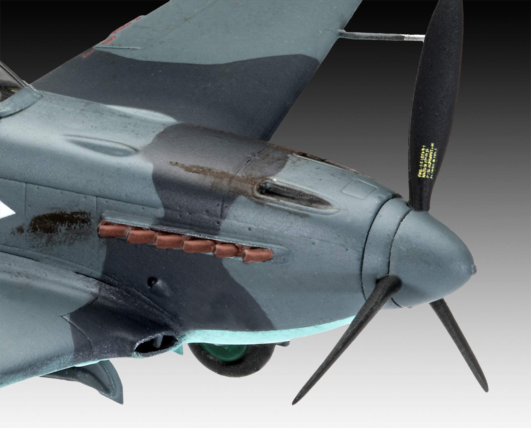 Amazon | ドイツレベル 1/72 ソビエト空軍 ヤコブレフ YaK-3