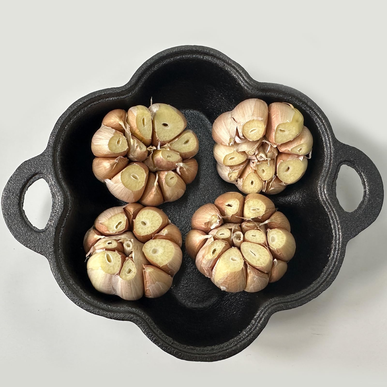 Ahumador y asador de ajo de hierro fundido pre-sazonado, resistente con tapa y caja de ahumador para virutas de madera, cocina para ahumadores al aire libre 7