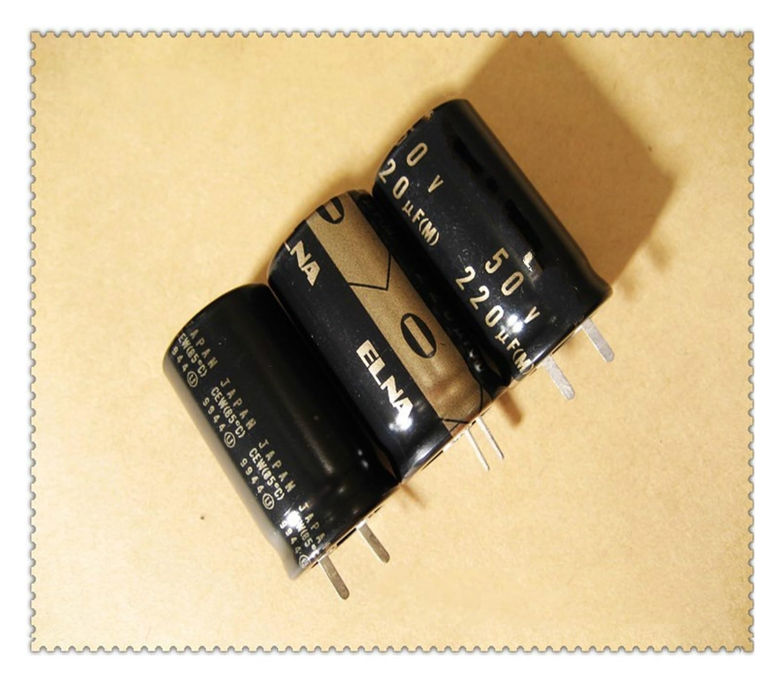 Eee-1ea100wr 10 µ F 25 V Condensatori Elettrolici In Alluminio Radiali, Can - SMD 1000 Hrs @ 85c Condensatori - Cina Condensatori Elettrolici In Alluminio EEE-1ea100wr - Foto 8