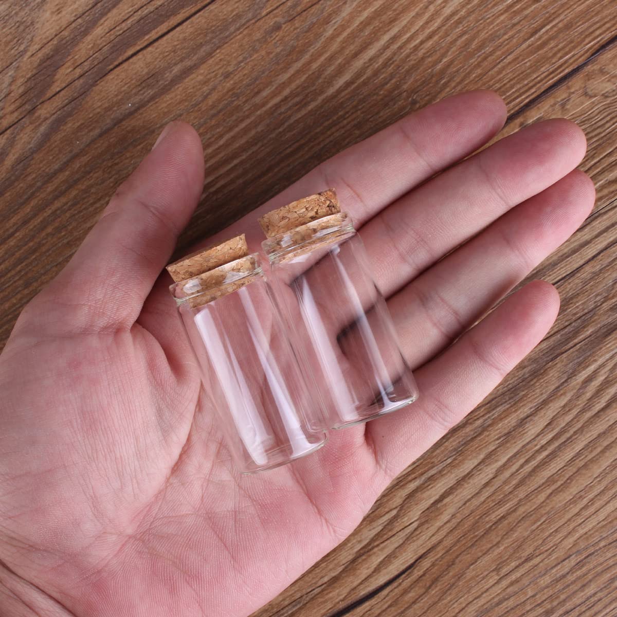 Szklane probówki, Opakowanie 24 szklanych probówek z korkami o średnicy mm i wysokości 3-6 cm. Pojemność 8-14 ml