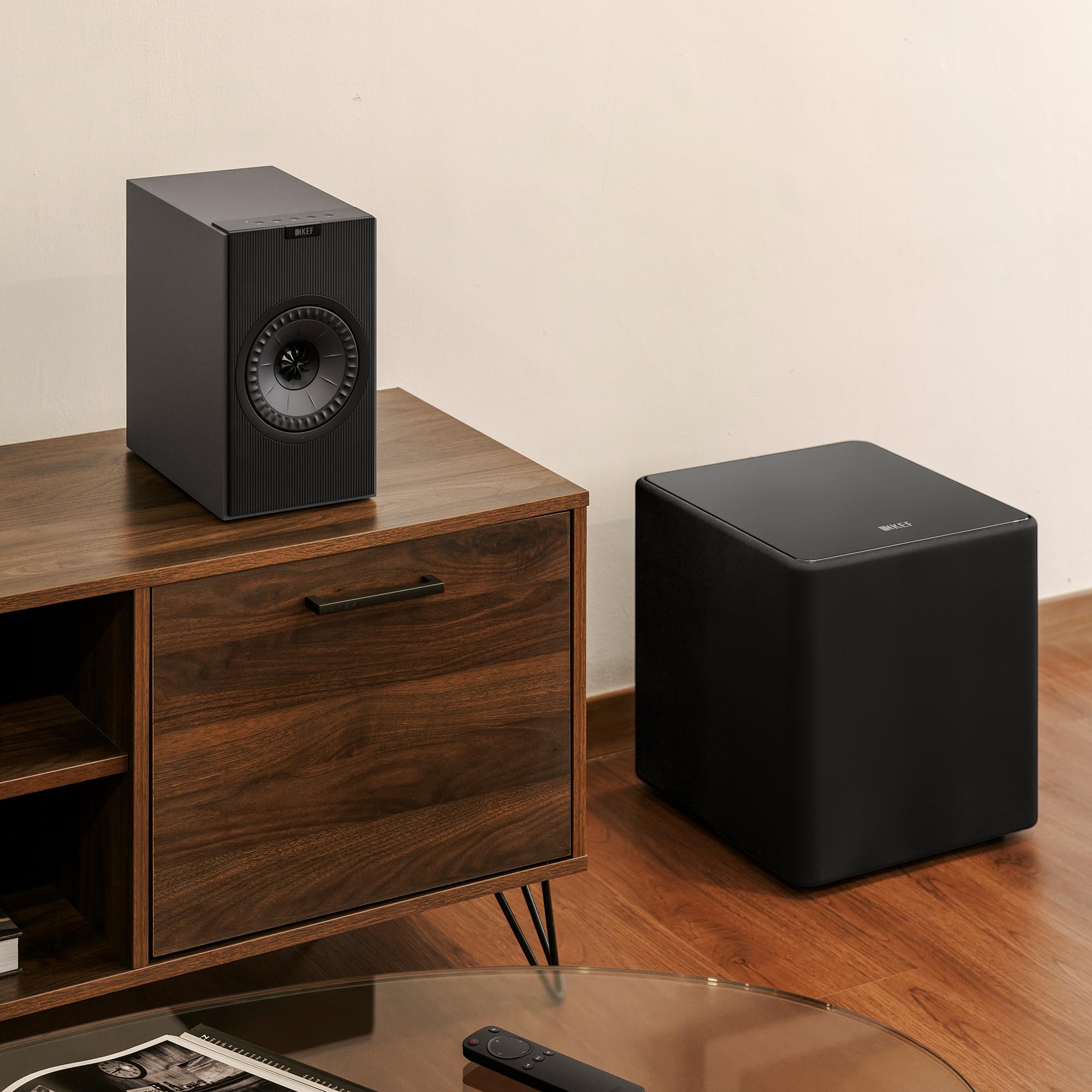 KEF Coda W Altavoces de estantería inalámbricos de Alta fidelidad, Titanio Oscuro | Bluetooth 5.4 aptX Lossless | para Tocadiscos, TV, PC, portátil y más | Música | TV y Cine en casa | Gaming